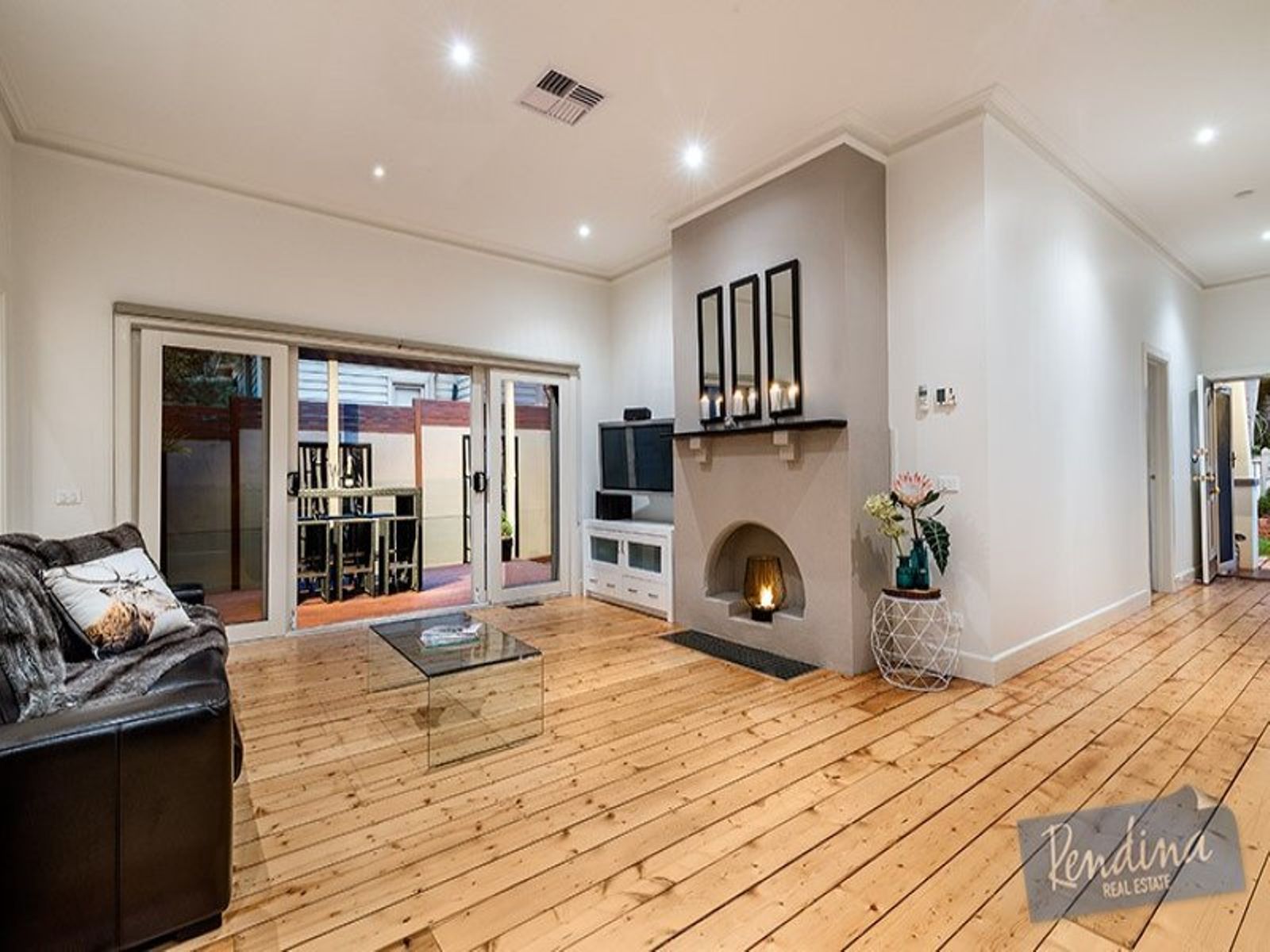 5 Woodvale Grove, Essendon - Thumbnail 2
