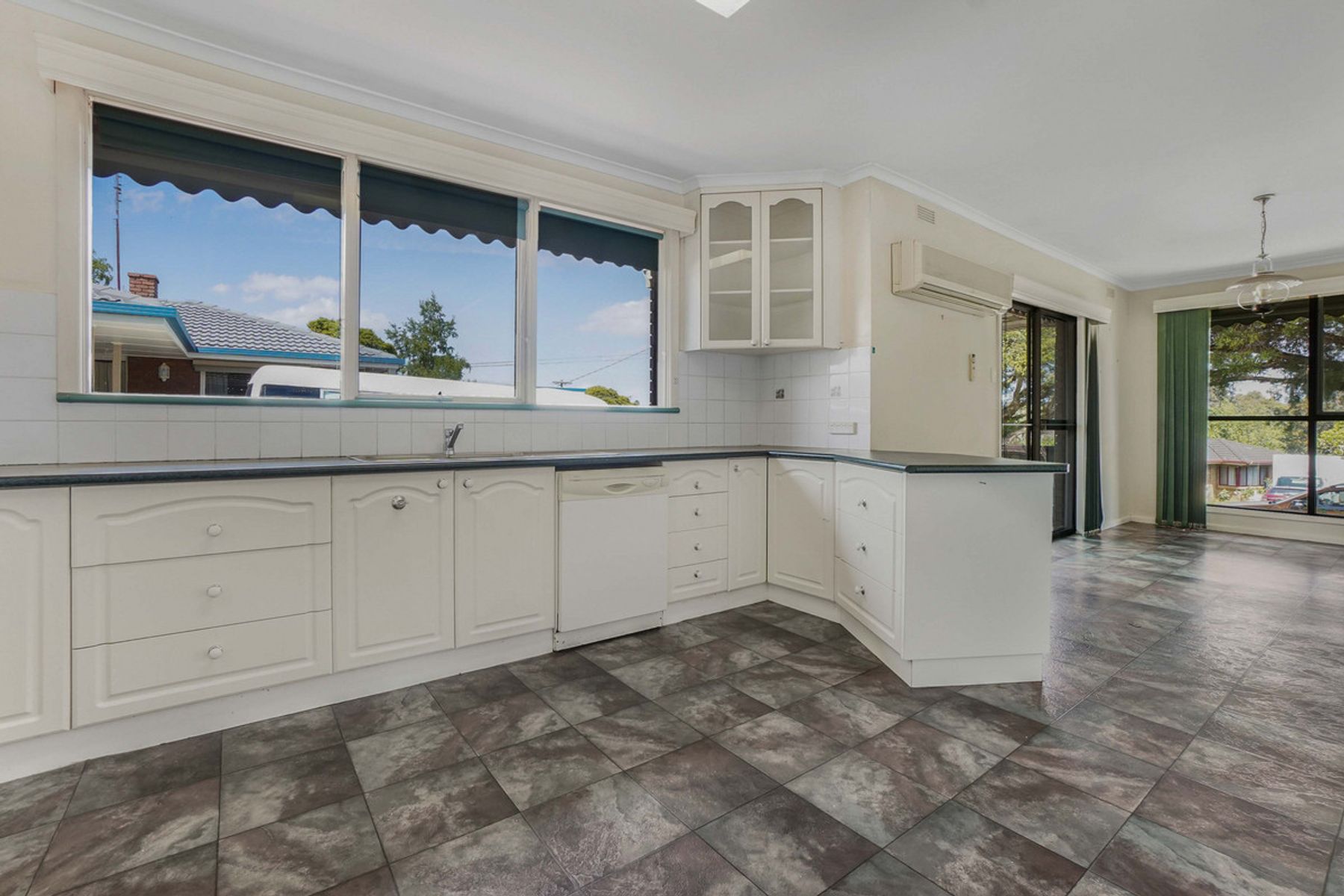 29 Rangeview Street, Warragul, VIC 3820, Warragul - Thumbnail 6
