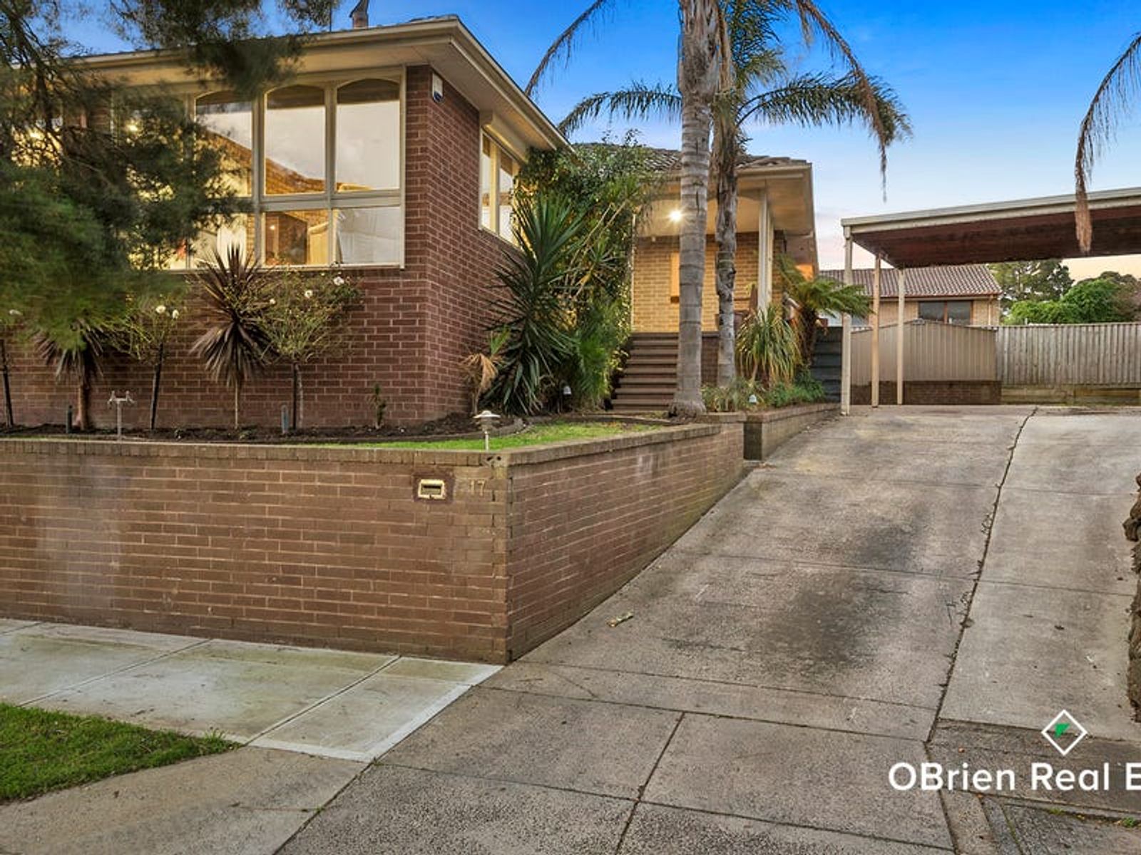 17 William Perry Close, Endeavour Hills, VIC 3802
