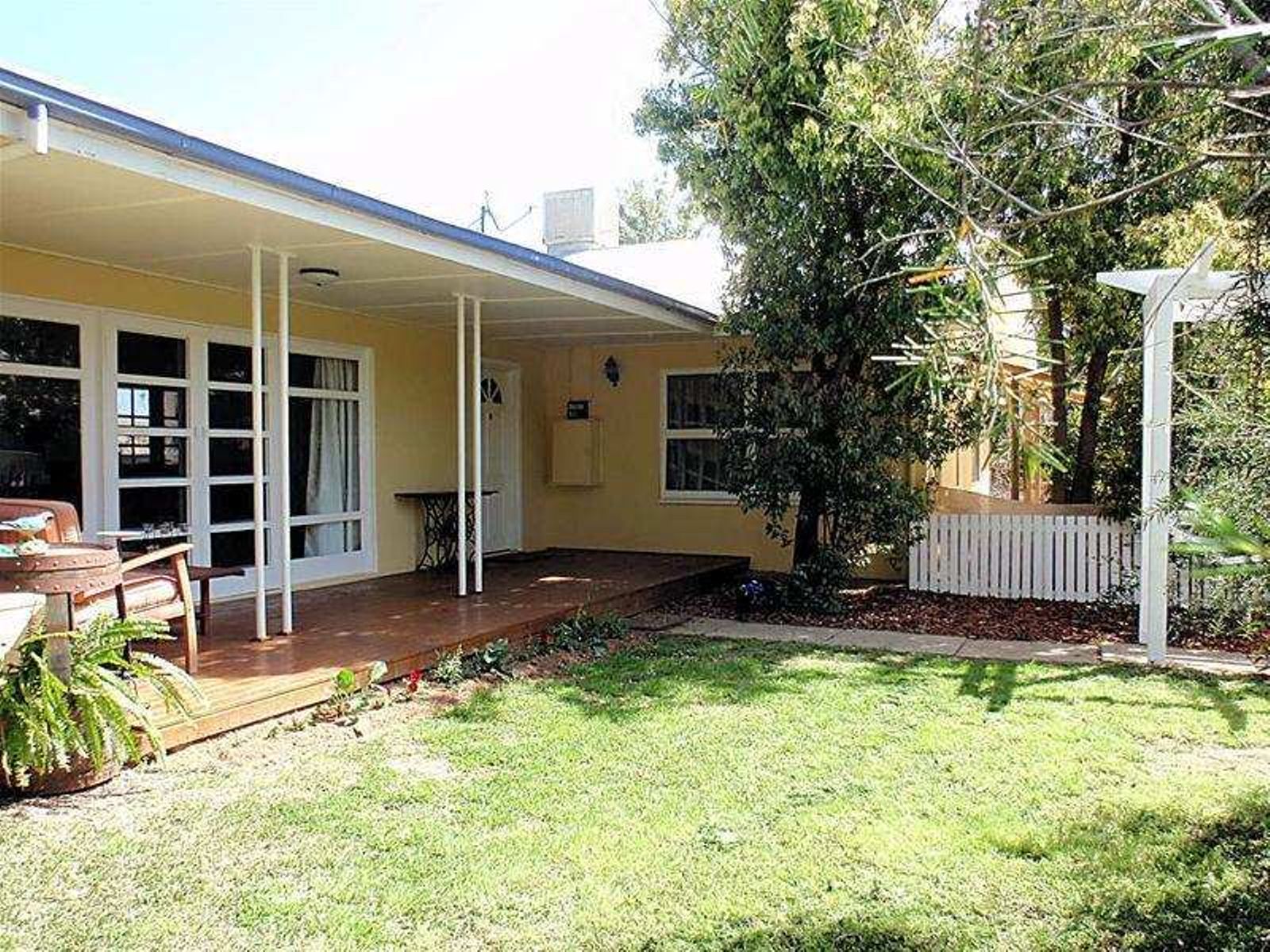 203 Walnut Avenue, Mildura - Image 1