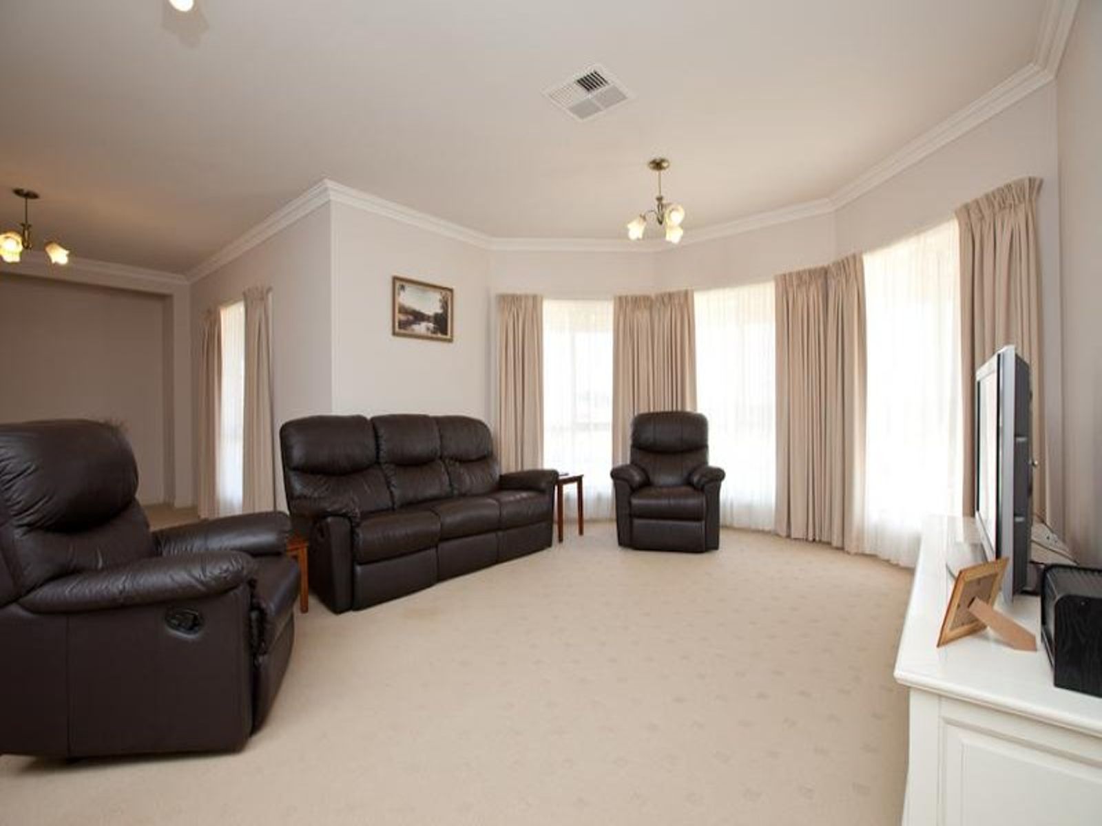 8 Forrester Court, Nichols Point - Thumbnail 4