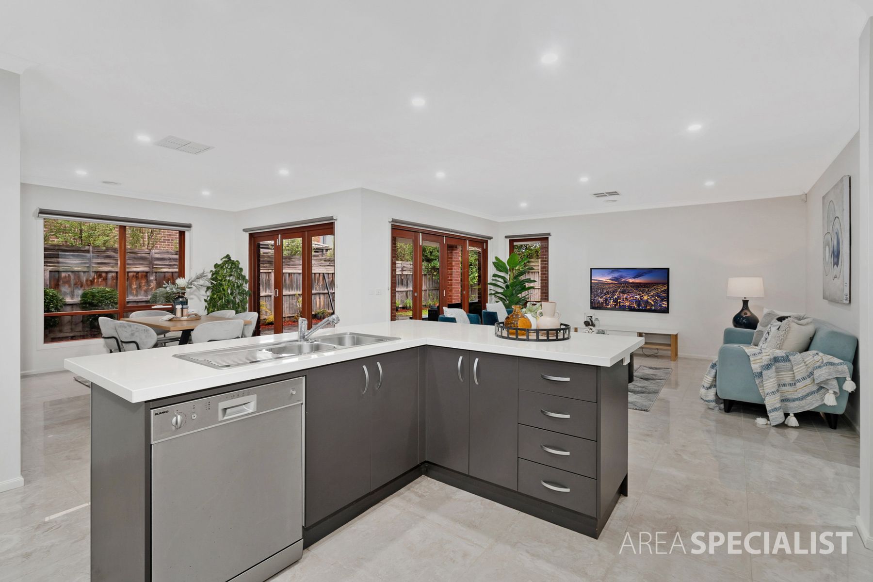 10 Freshwater Boulevard, Lyndhurst, VIC 3975, Lyndhurst - Thumbnail 5
