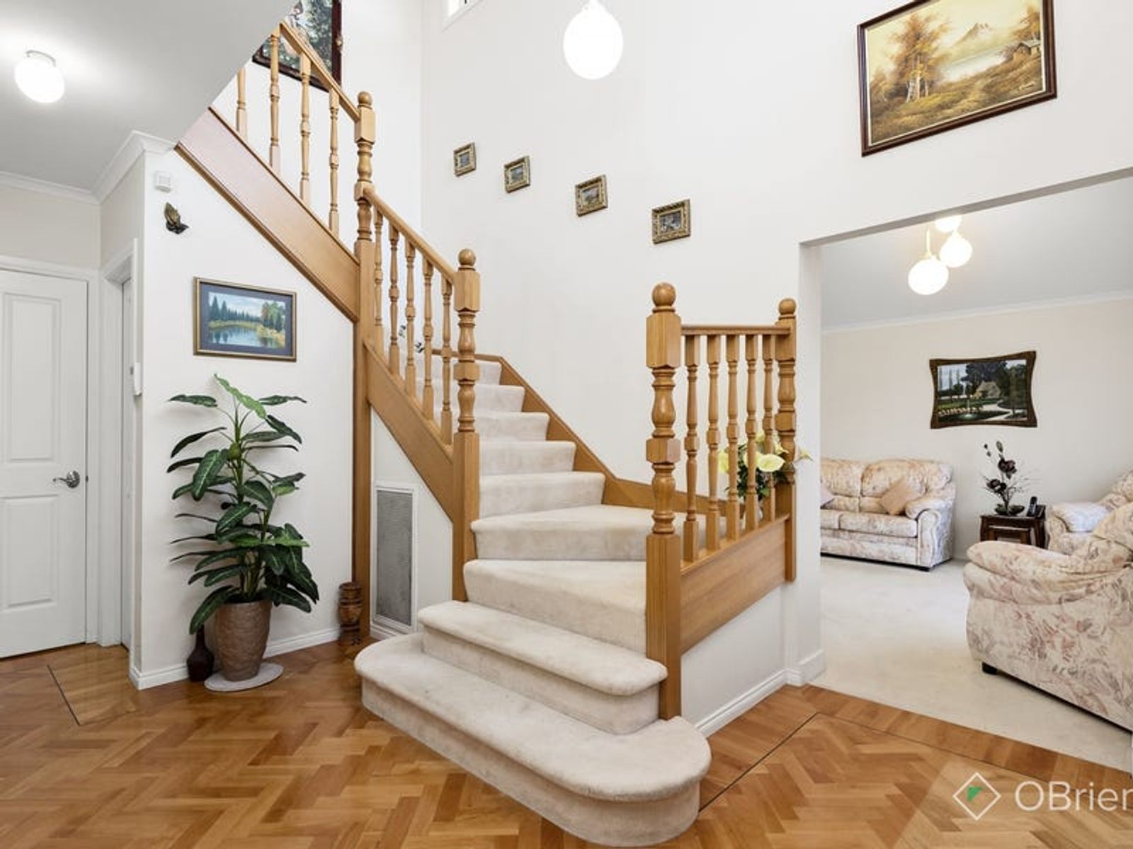 2 Paran Close, Endeavour Hills, VIC 3802, Endeavour Hills - Thumbnail 2