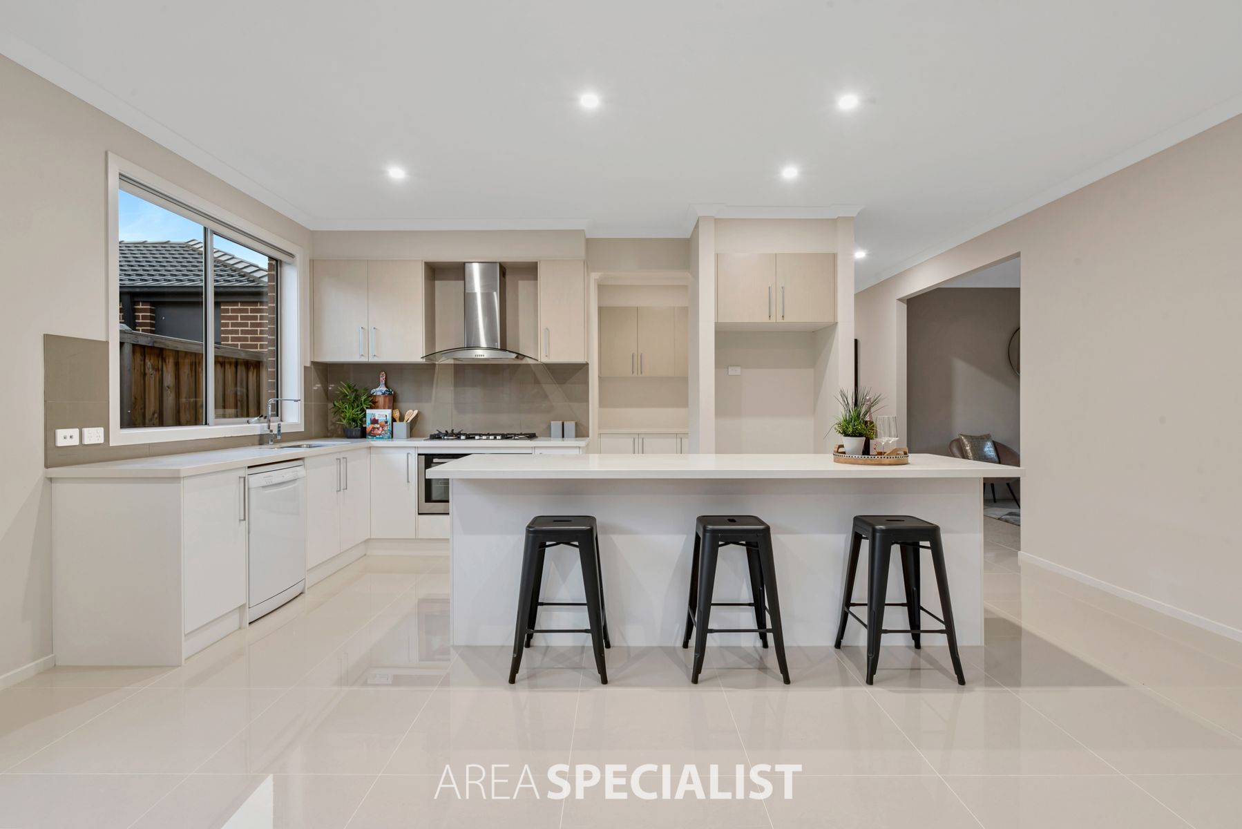 8 Corroboree Street, Clyde North, VIC 3978, Clyde North - Thumbnail 7