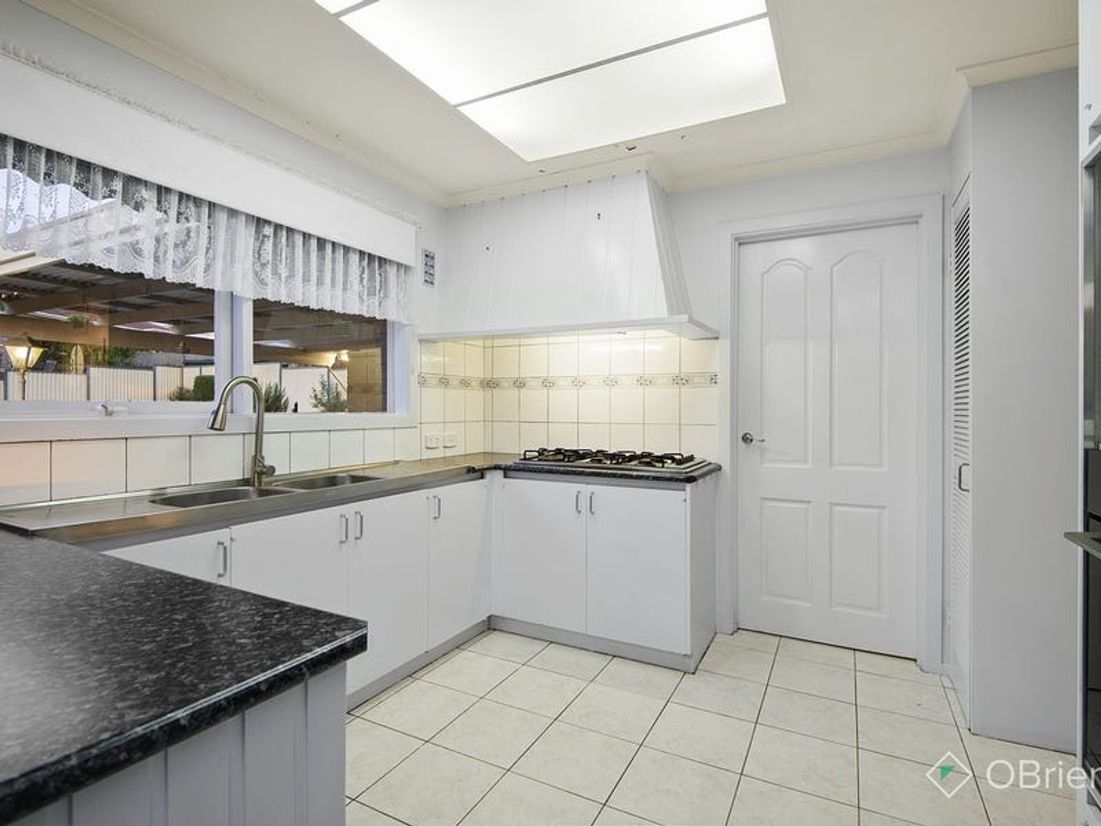 17 Essex Park Drive, Endeavour Hills, VIC 3802, Endeavour Hills - Thumbnail 3