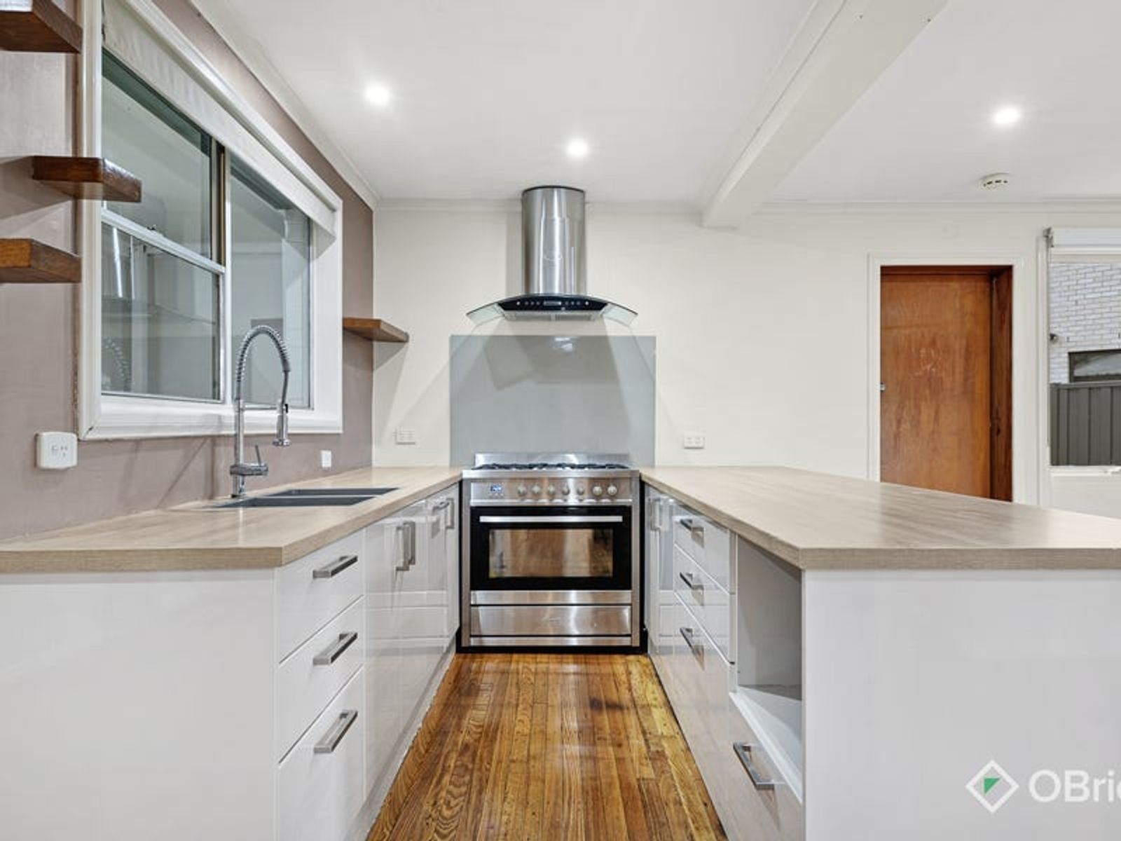 10 Amalfi Drive, Endeavour Hills, VIC 3802, Endeavour Hills - Thumbnail 2