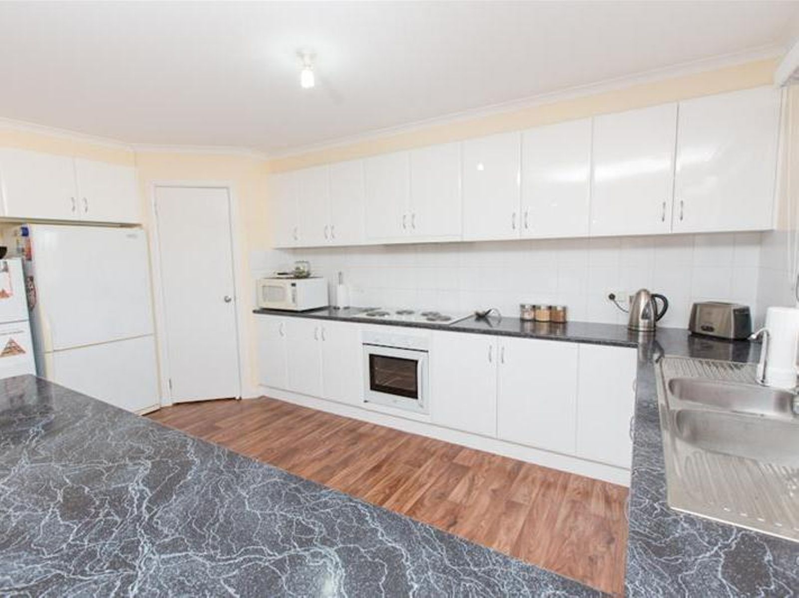 10 Bushland Rise, Koorlong - Thumbnail 5
