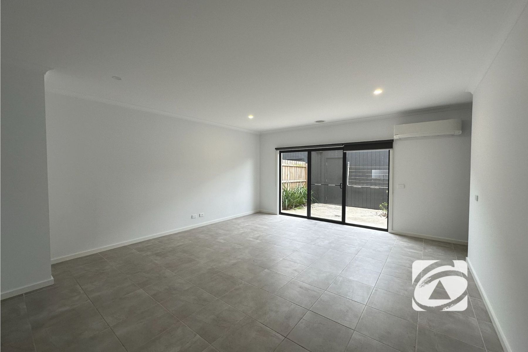 16 Slattery Place, Pakenham VIC 3810, Pakenham - Thumbnail 3