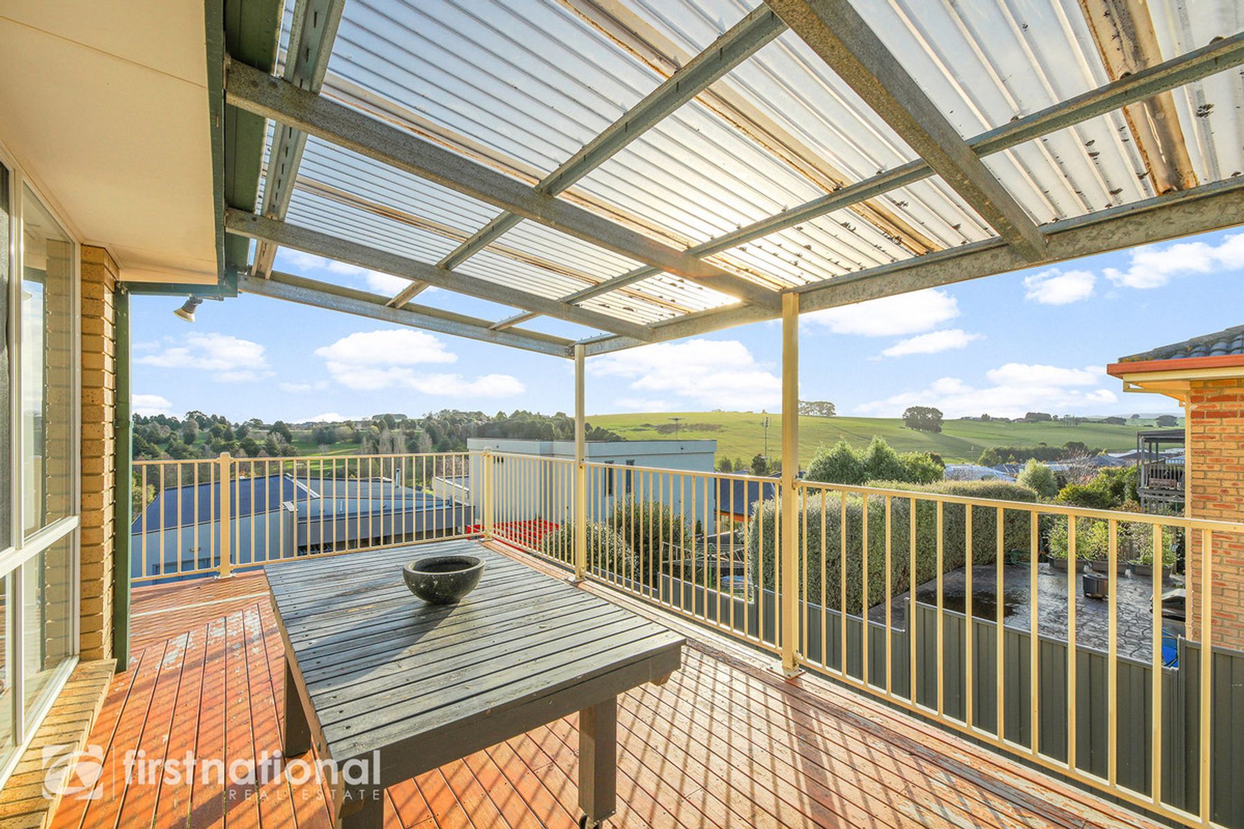21 Willow Crescent, Warragul, VIC 3820, Warragul - Thumbnail 2