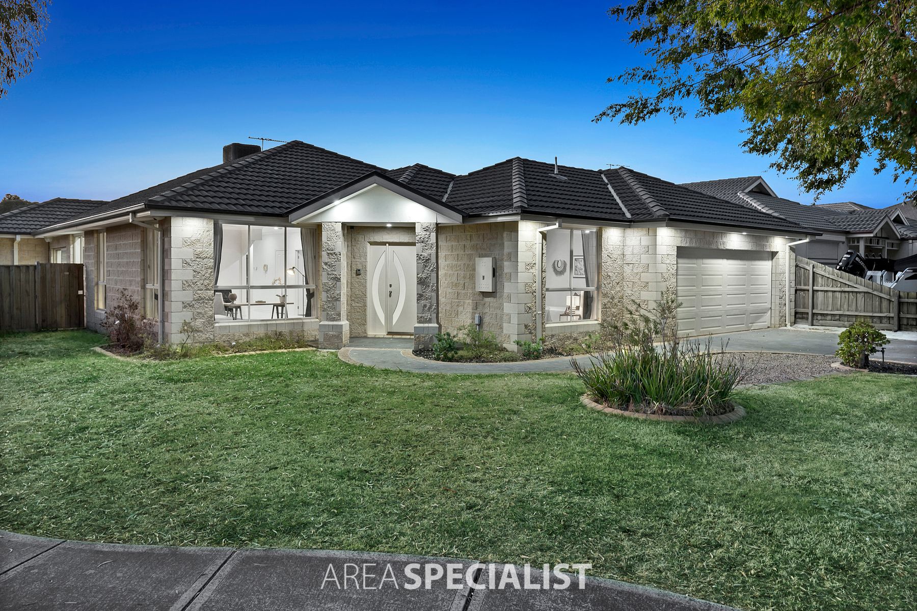 1 Baynton Crescent, Lynbrook, VIC 3975, Lynbrook - Thumbnail 2