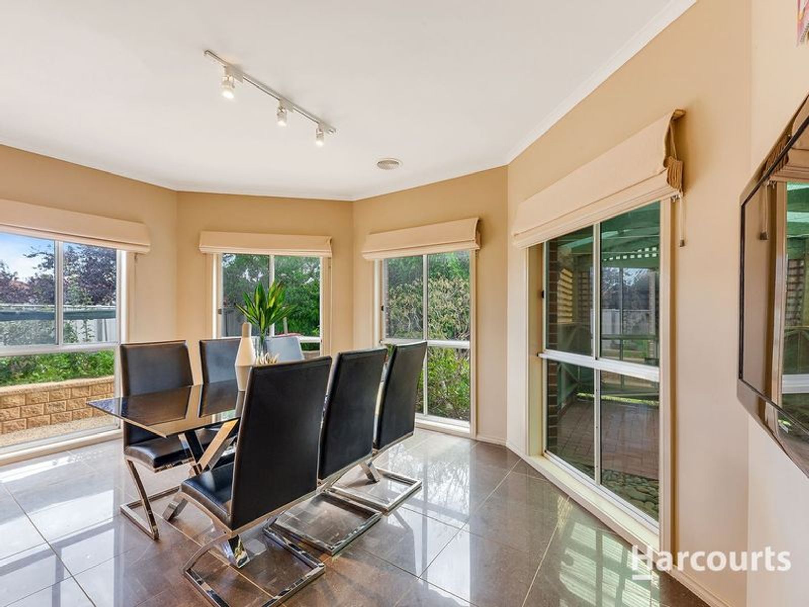 8 Daylesford Terrace, Caroline Springs, VIC 3023, Caroline Springs - Thumbnail 6
