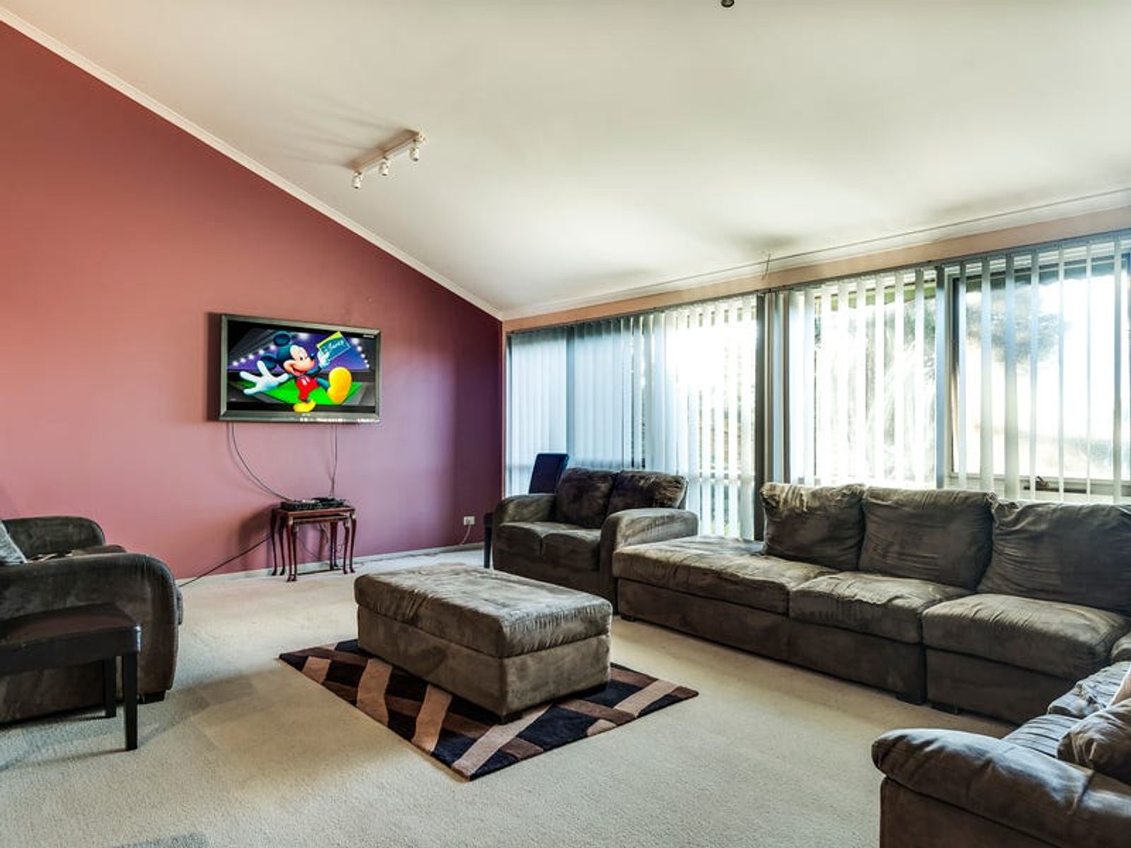 4 McCardle Court, Endeavour Hills, VIC 3802, Endeavour Hills - Thumbnail 2