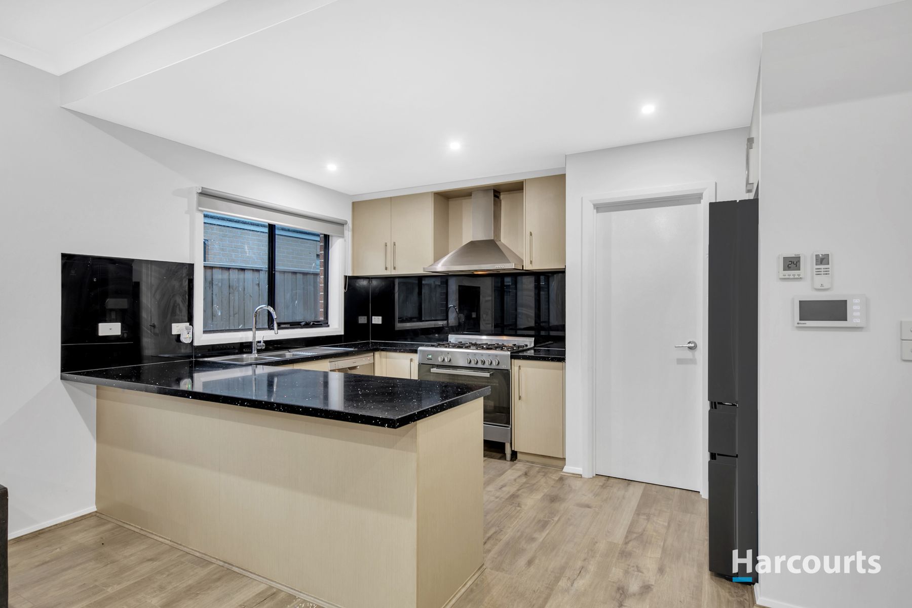 574 Hume Drive, Fraser Rise, VIC 3336, Fraser Rise - Thumbnail 4