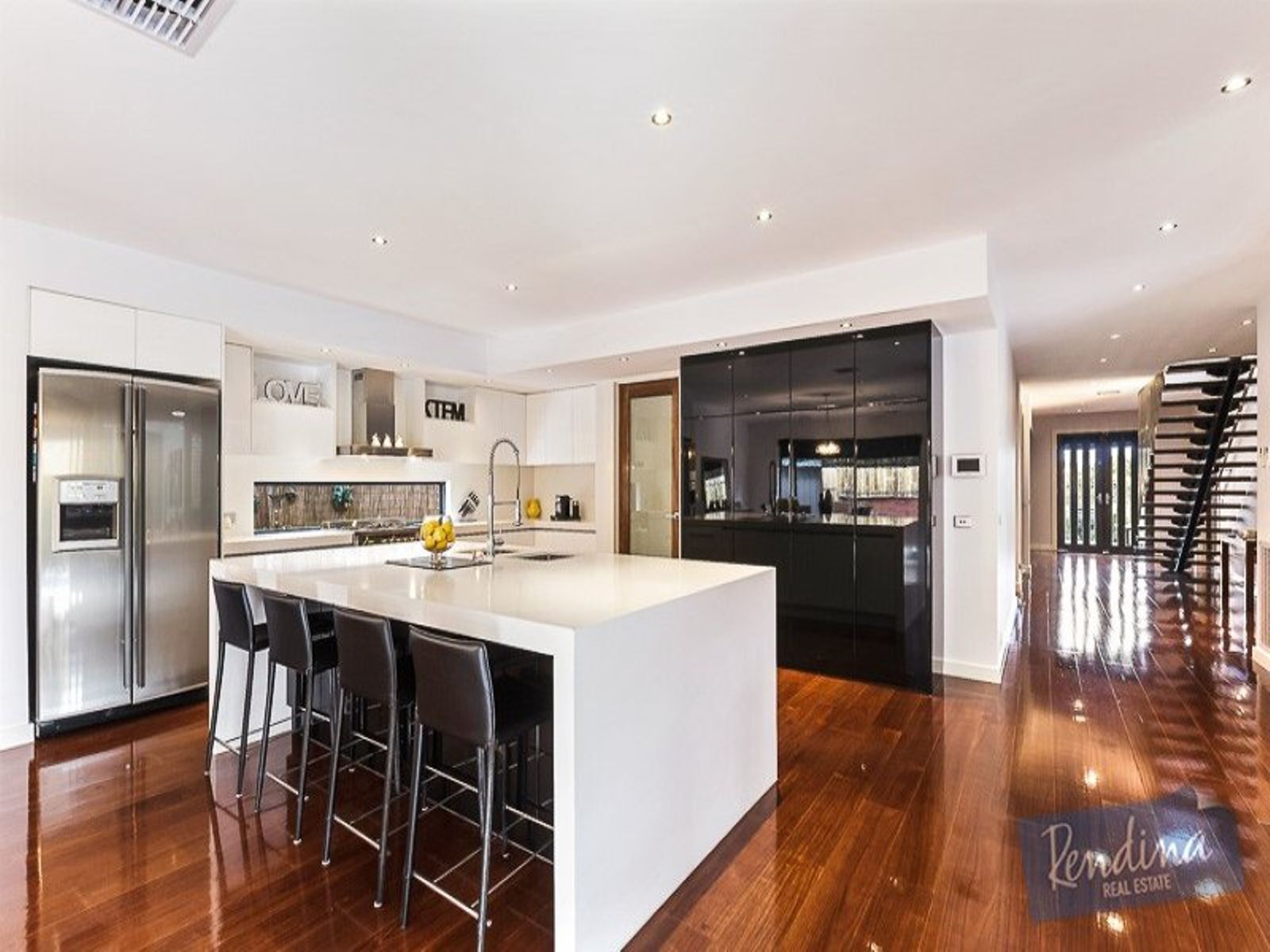 44 Lind Street, Strathmore - Thumbnail 2