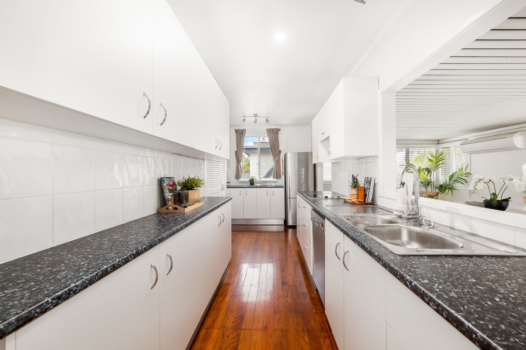 24 Dumbarton Drive, Kenmore QLD 4069, Kenmore - Thumbnail 3