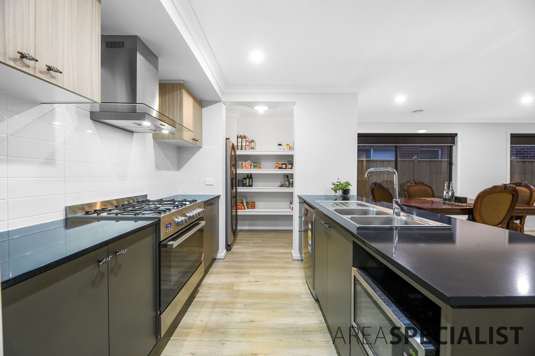 10 Liwen Street, Clyde North, VIC 3978, Clyde North - Thumbnail 7