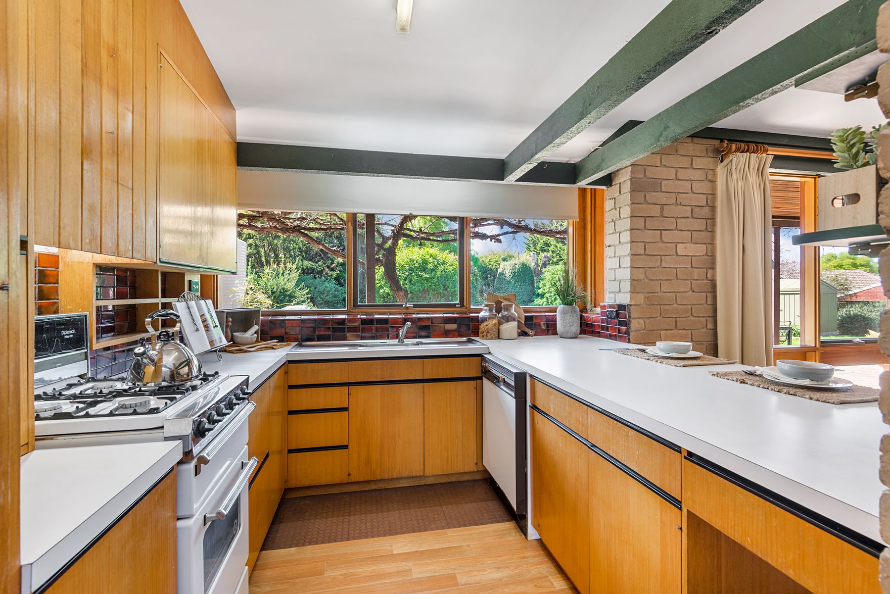 19 Strathdale Crescent, Strathdale, VIC 3550, Strathdale - Thumbnail 4