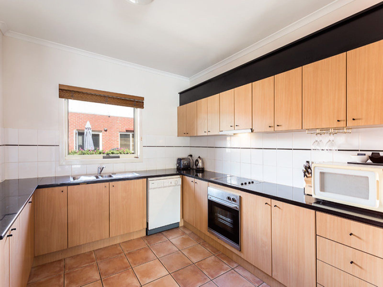 10/2 Howlett Street, Kensington - Thumbnail 2