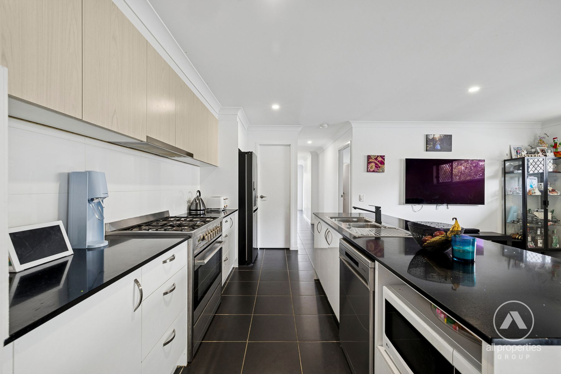 63 MACADAMIA CIRCUIT, Park Ridge QLD 4125, Park Ridge - Thumbnail 4