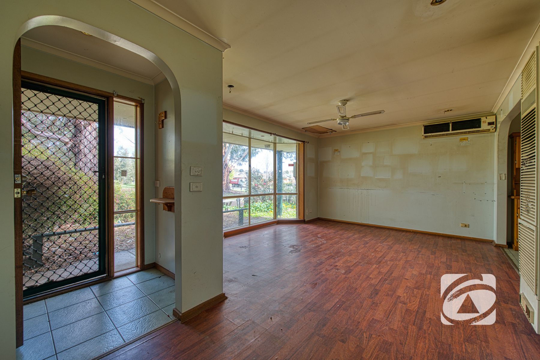 50 Scarborough Avenue, Cranbourne West VIC 3977, Cranbourne West - Thumbnail 3