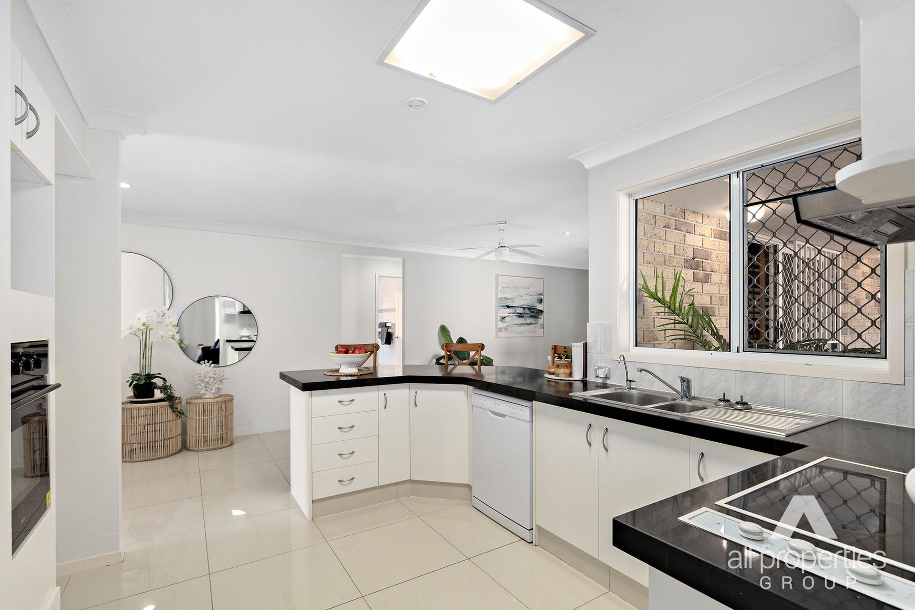 3 Oak Hill Crescent, Parkwood QLD 4214, Parkwood - Thumbnail 3