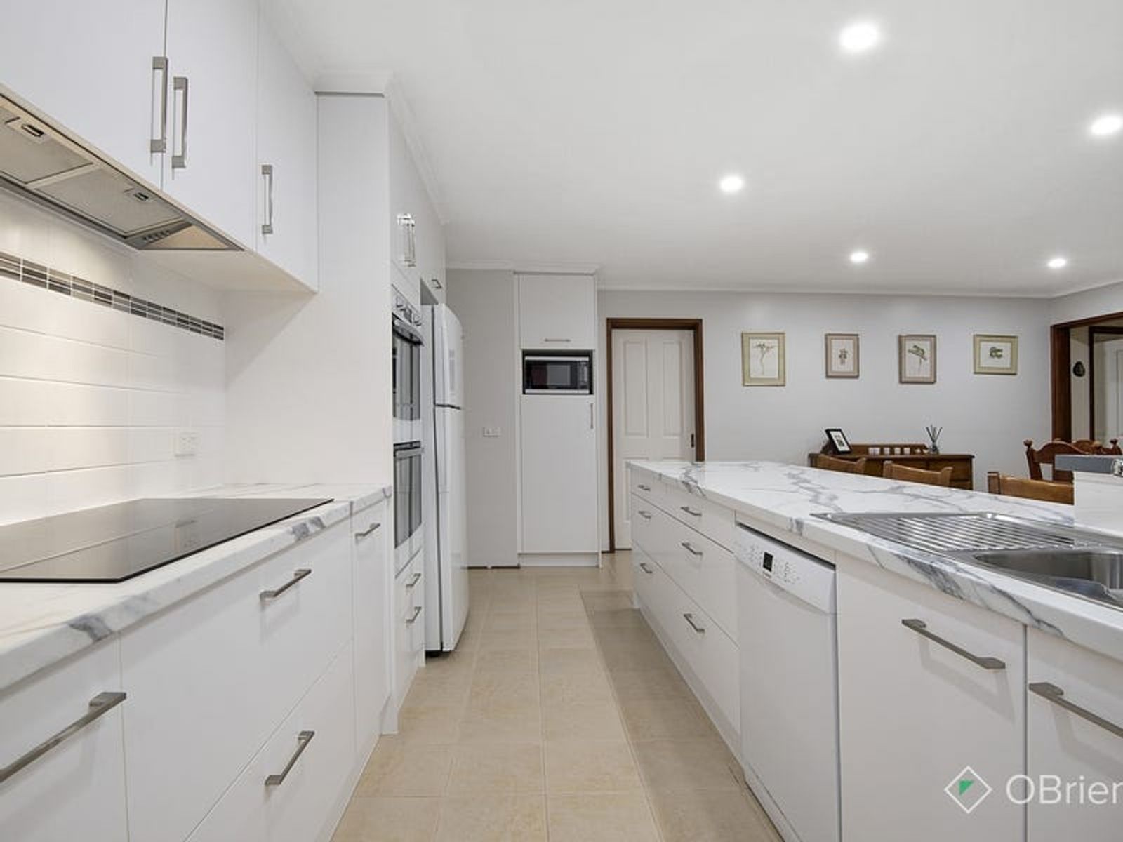 6 Struan Avenue, Endeavour Hills, VIC 3802, Endeavour Hills - Thumbnail 2