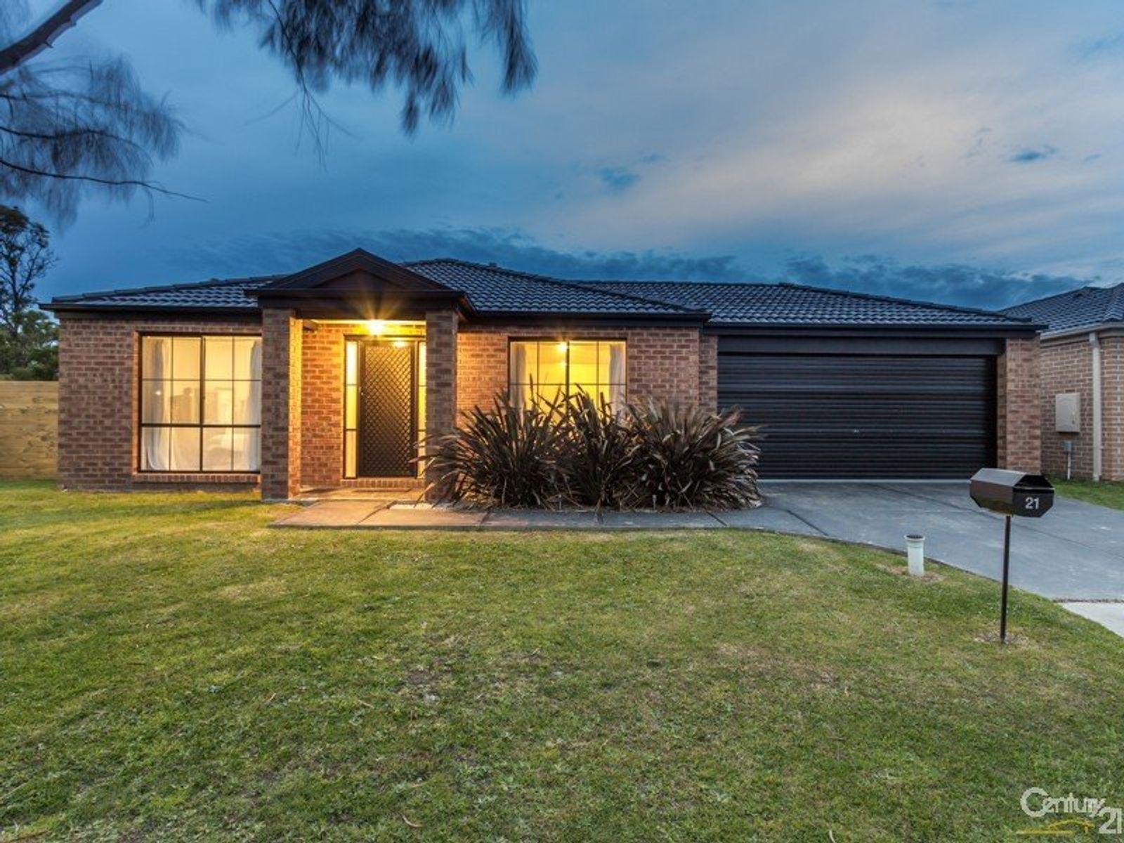 21 Maddock Drive, Cranbourne East - Thumbnail 3