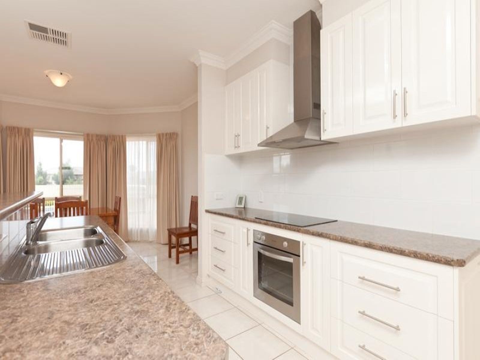 8 Forrester Court, Nichols Point - Thumbnail 7