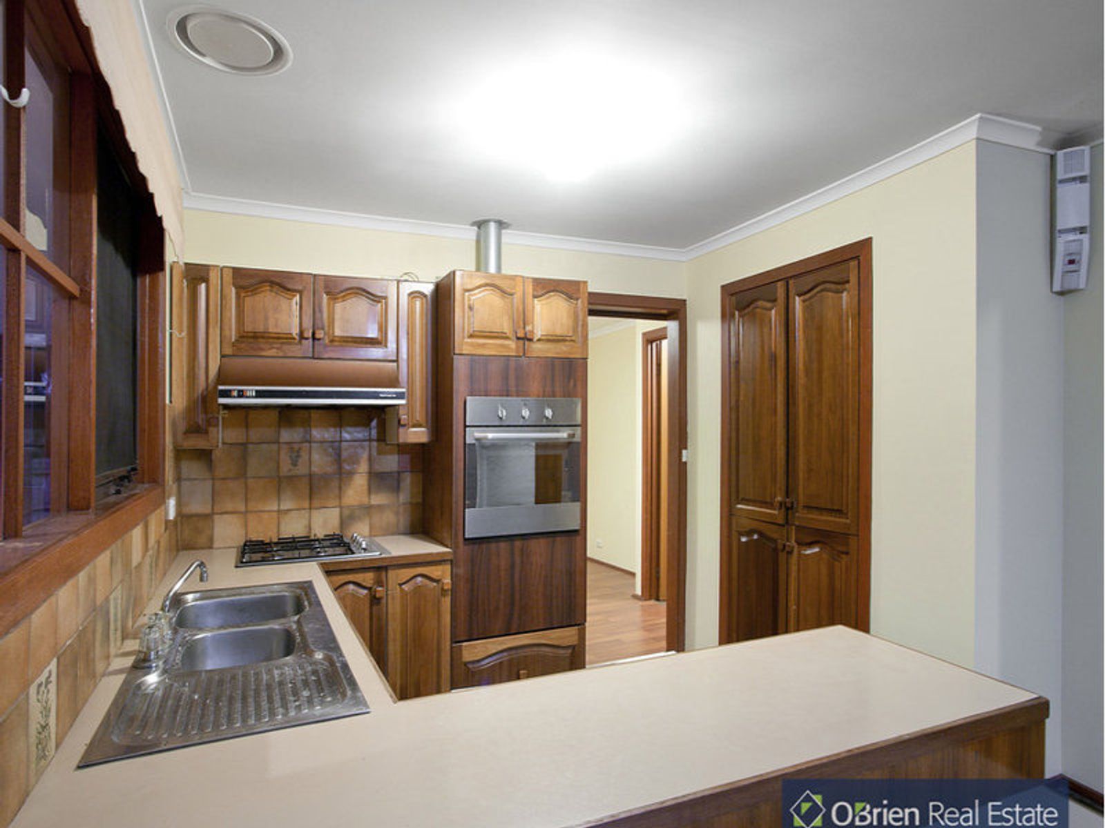 33 Endeavour Crescent, Endeavour Hills, VIC 3802, Endeavour Hills - Thumbnail 3