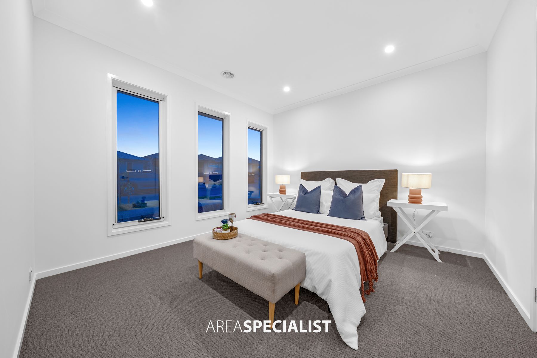12 Damiana Avenue, Clyde North, Clyde North - Thumbnail 2