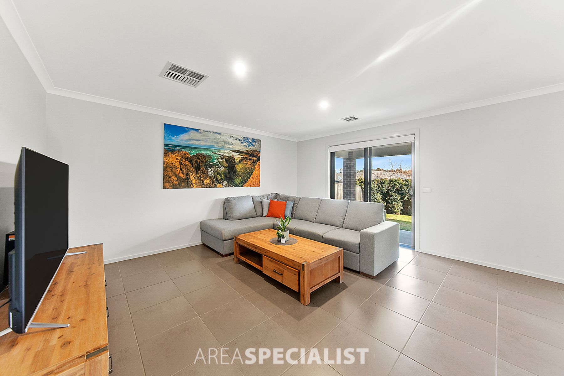 15 Herbert Street, Pakenham, VIC 3810, Pakenham - Thumbnail 3