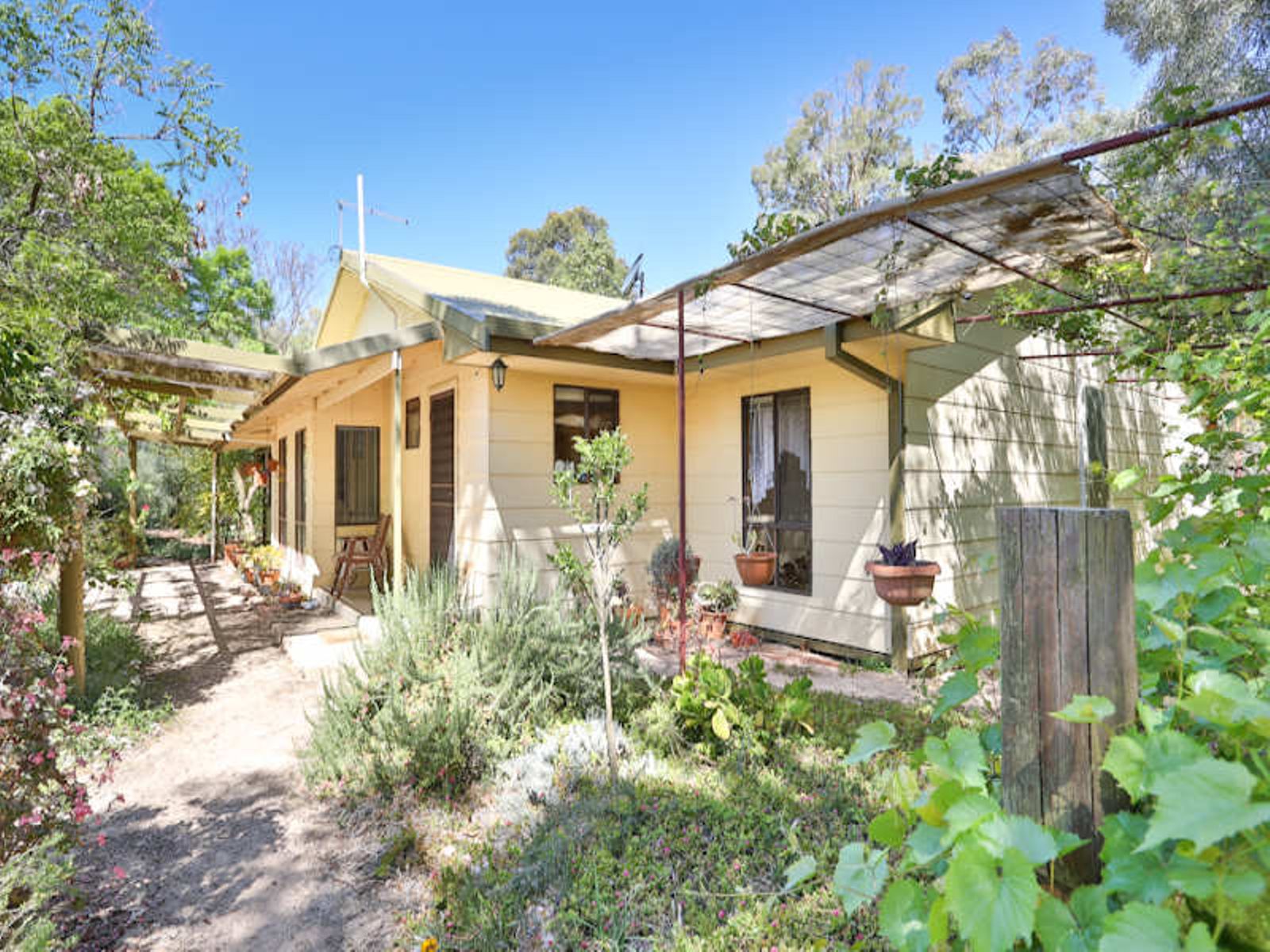 312 Dairtnunk Avenue, Cardross - Image 1