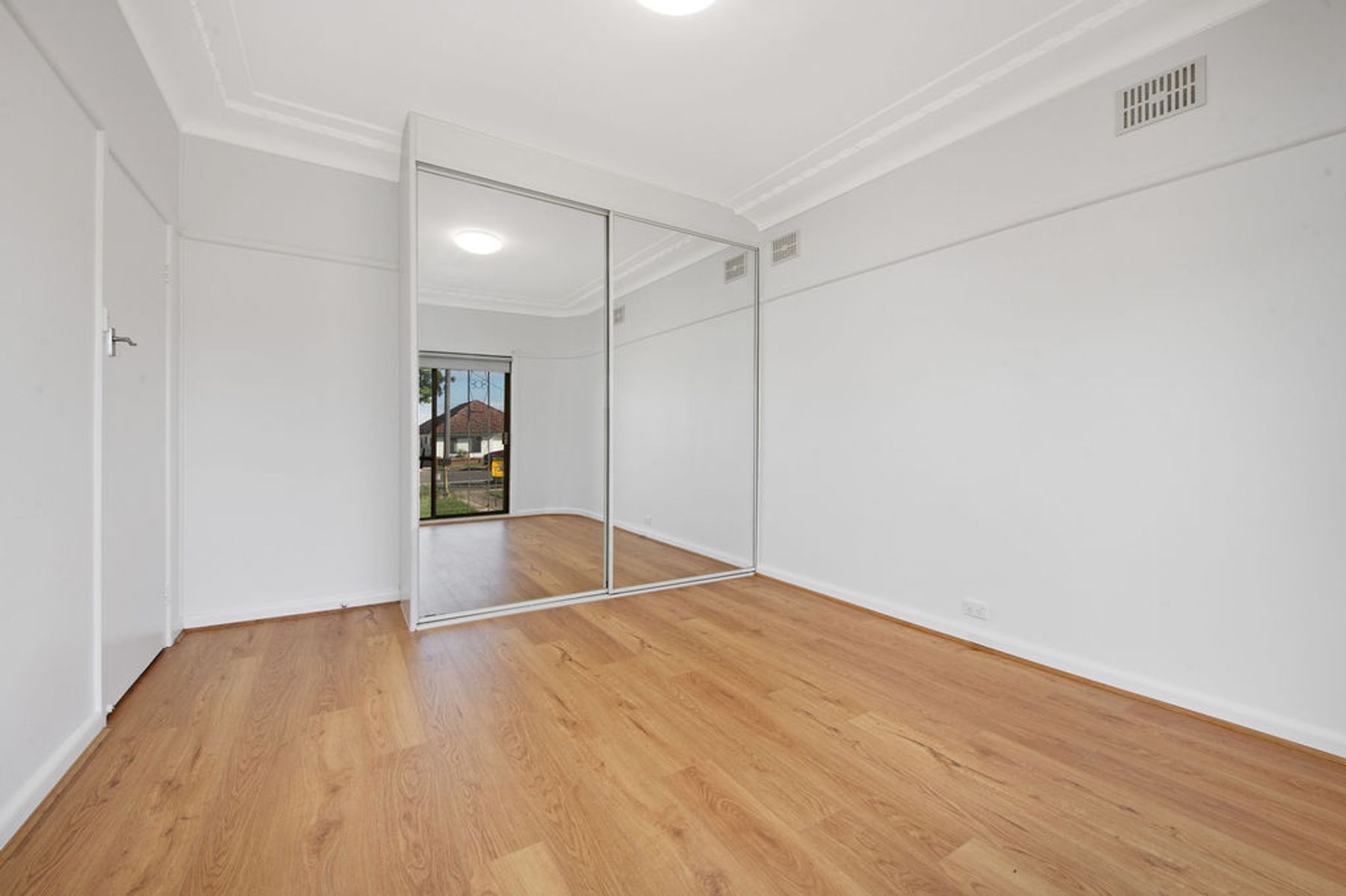 8 Picnic Point Road, Panania NSW 2213, Panania - Thumbnail 5