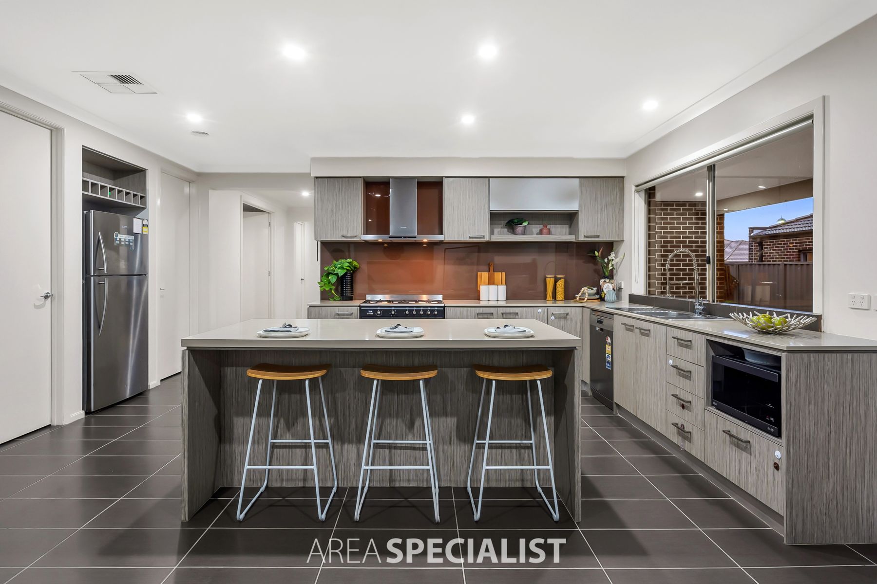 8 Tanner Avenue, Cranbourne East, VIC 3977, Cranbourne East - Thumbnail 5