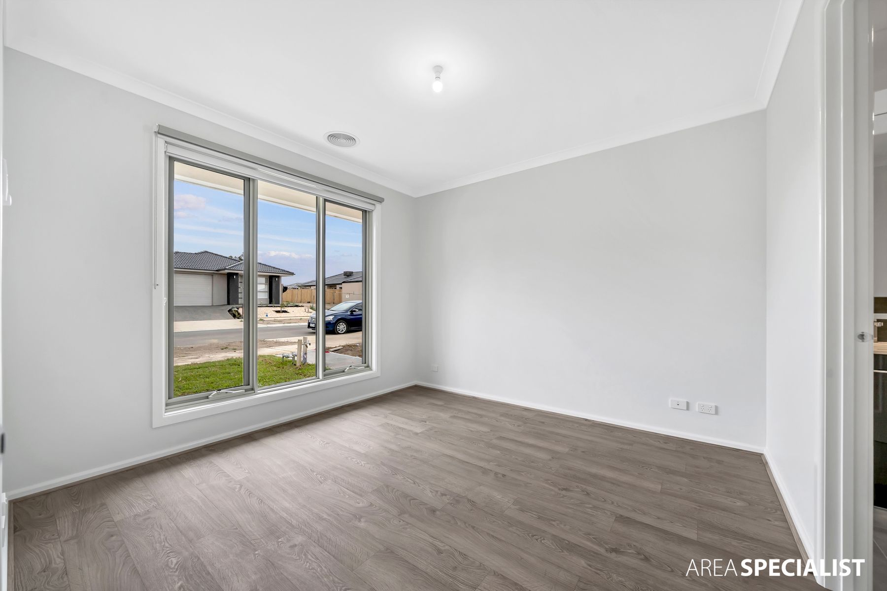 13 Harlequin Way, Clyde North, VIC 3978, Clyde North - Thumbnail 2