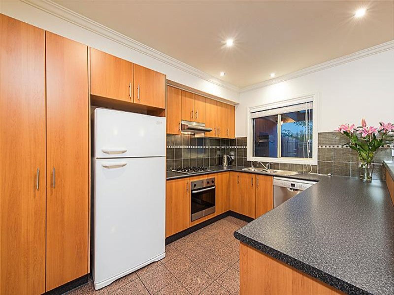 10 Kirk Street, Kensington - Thumbnail 4