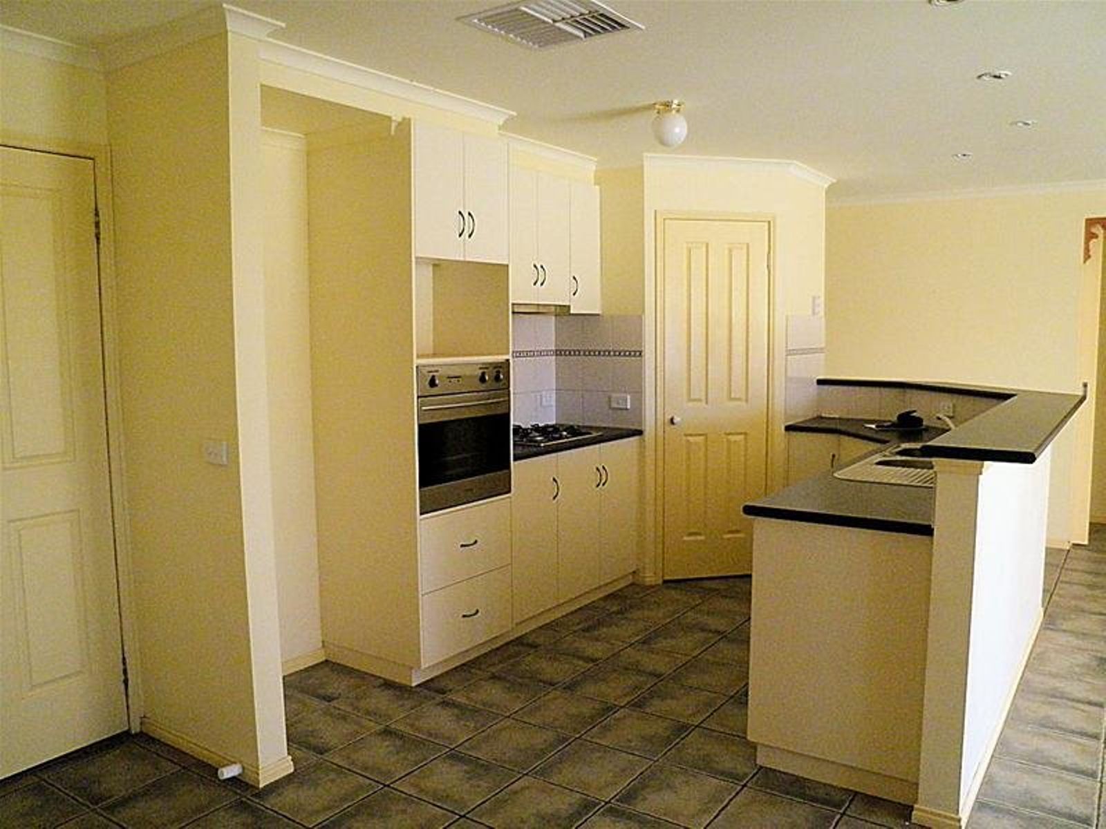 2 Denbeigh Court, Mildura - Thumbnail 3