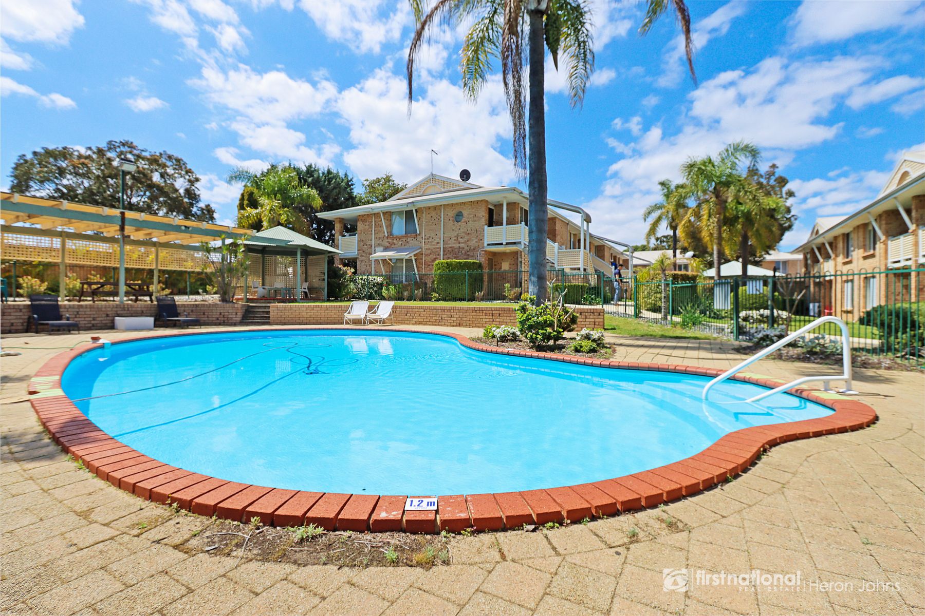 19/2 Pinewood Avenue, Kardinya WA 6163