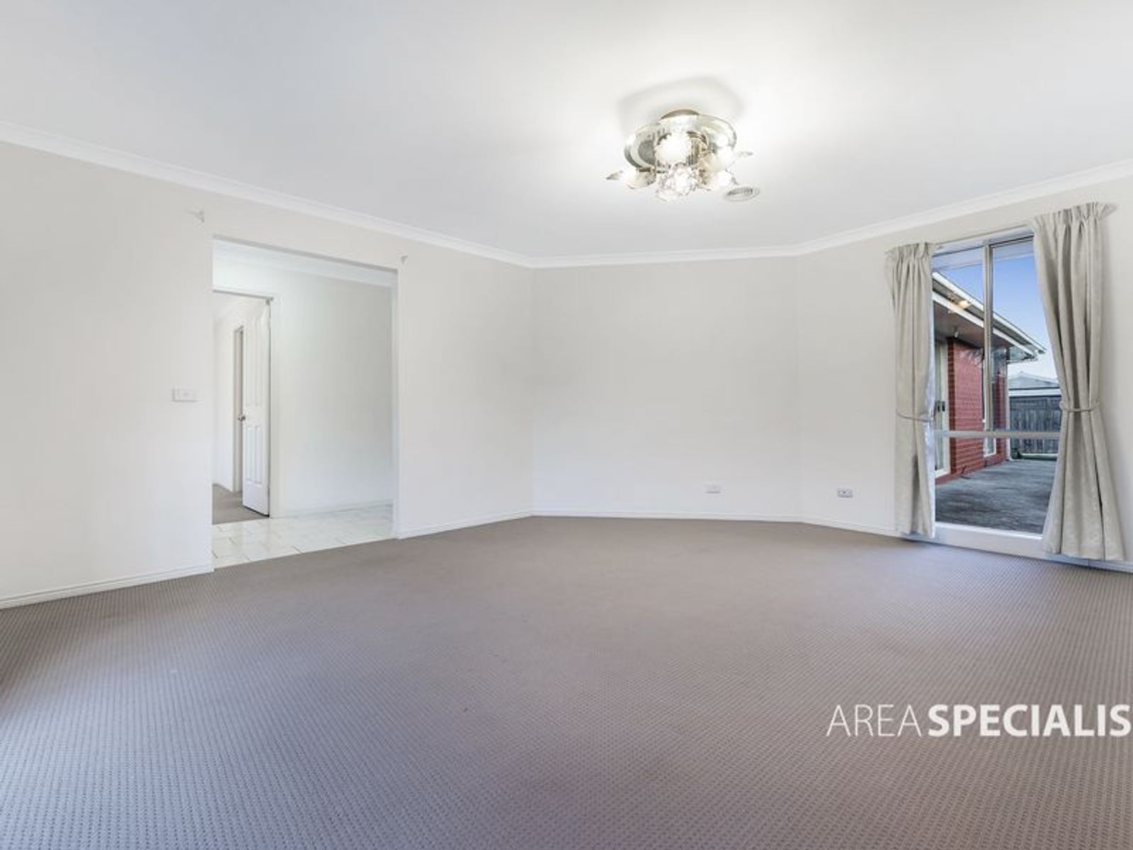 33 CORNWELL CRESCENT, Cranbourne East, VIC 3977, Cranbourne East - Thumbnail 3