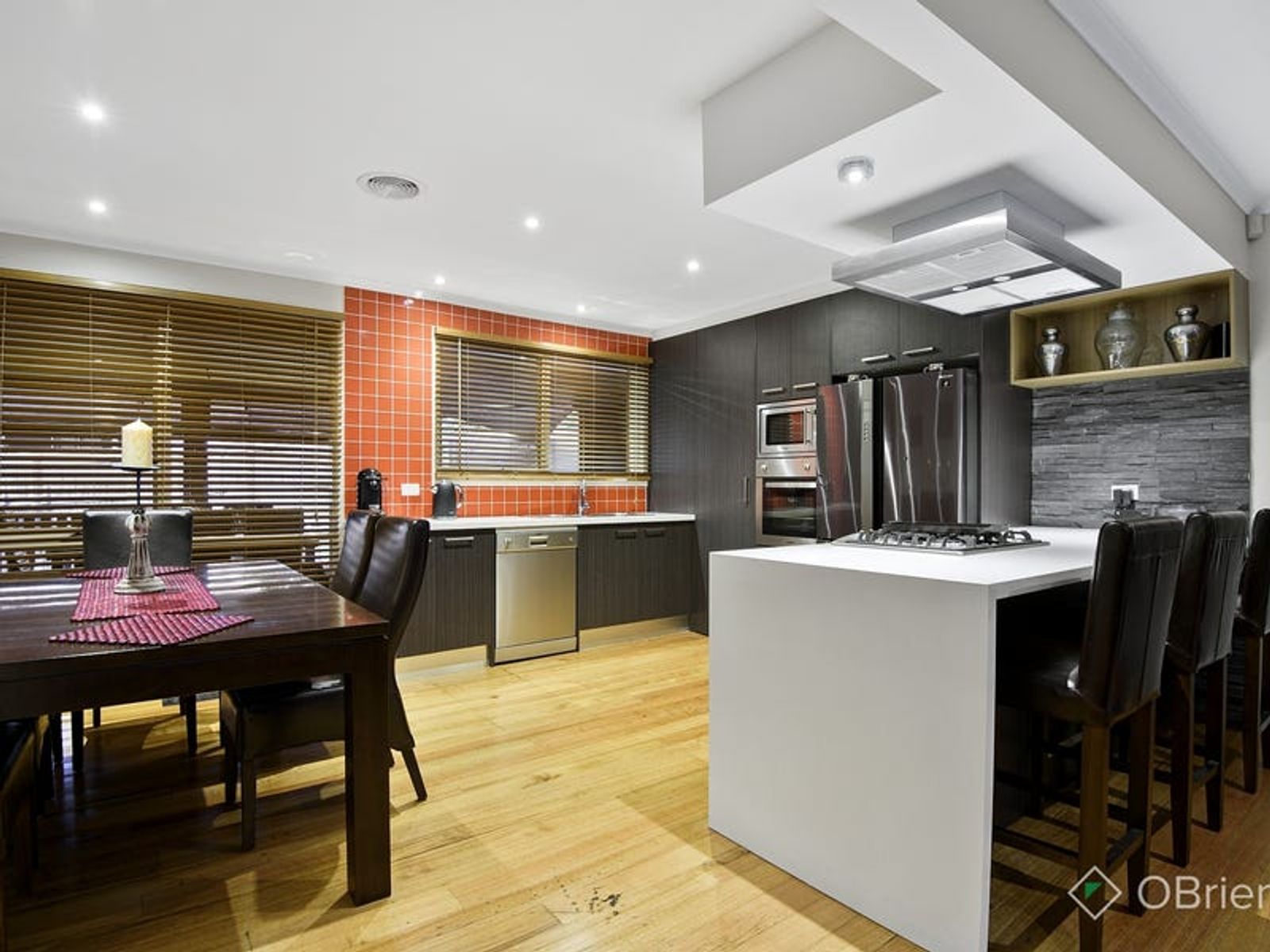 6 Doyle Place, Endeavour Hills, VIC 3802, Endeavour Hills - Thumbnail 2