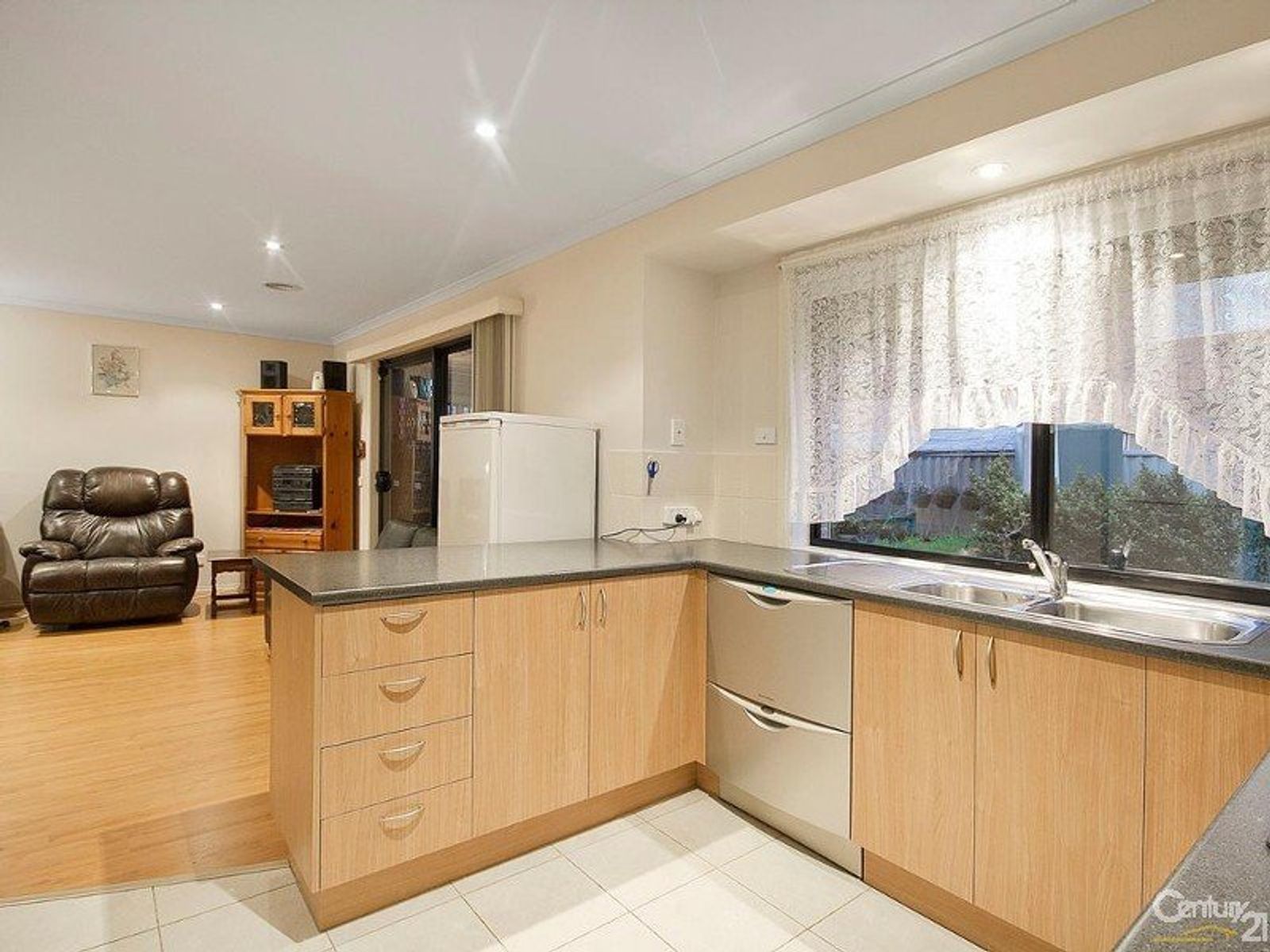 1 Pellenor Lane, Cranbourne East - Thumbnail 7