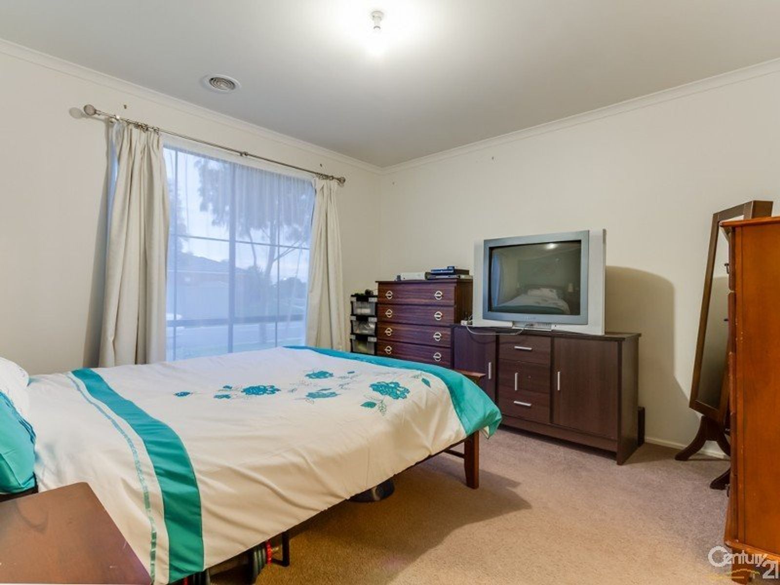 21 Maddock Drive, Cranbourne East - Thumbnail 4
