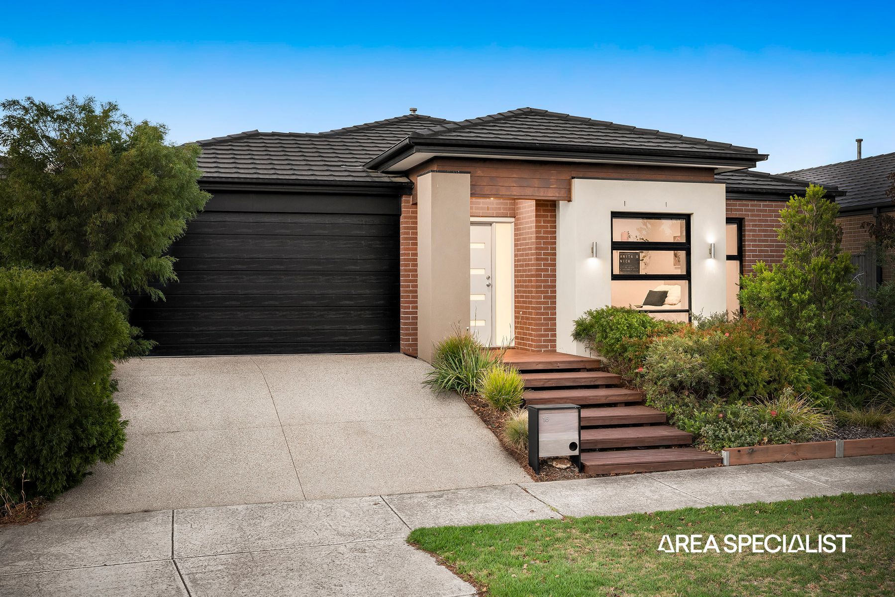 16 Bunsen Way, Truganina - Thumbnail 2