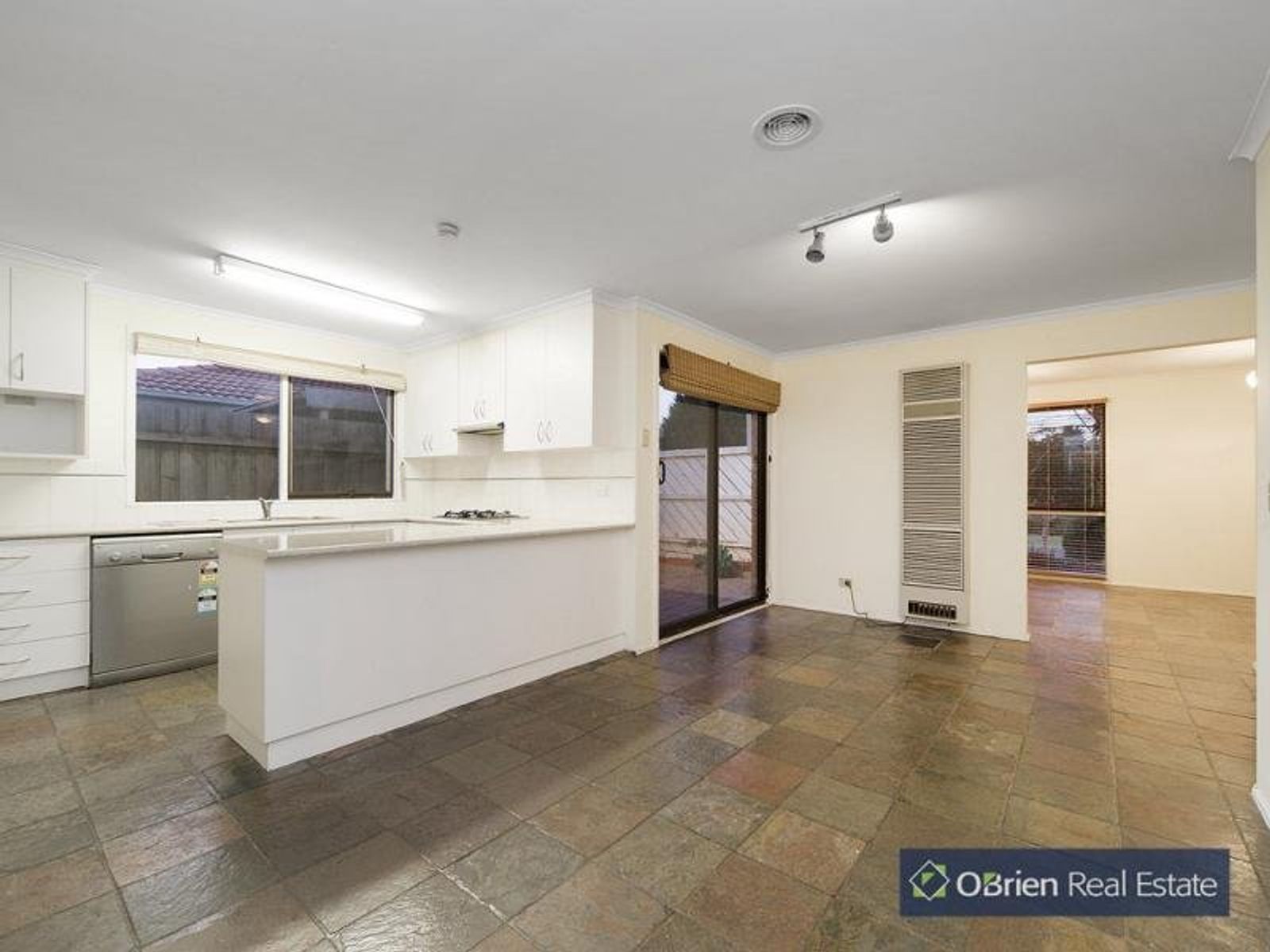16 Eildon Road, Endeavour Hills, VIC 3802, Endeavour Hills - Thumbnail 4