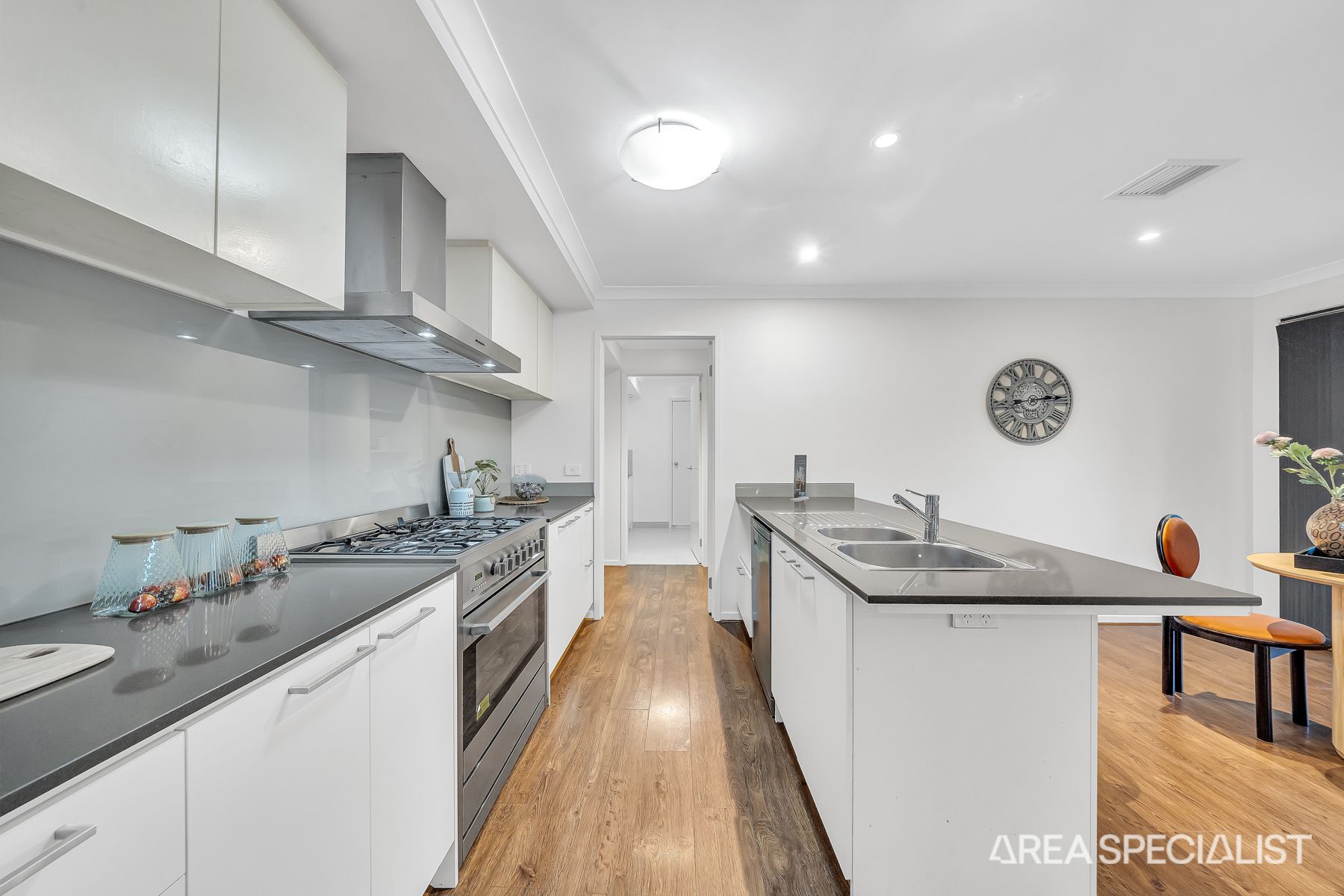 16 Mathoura Avenue, Werribee, VIC 3030, Werribee - Thumbnail 8