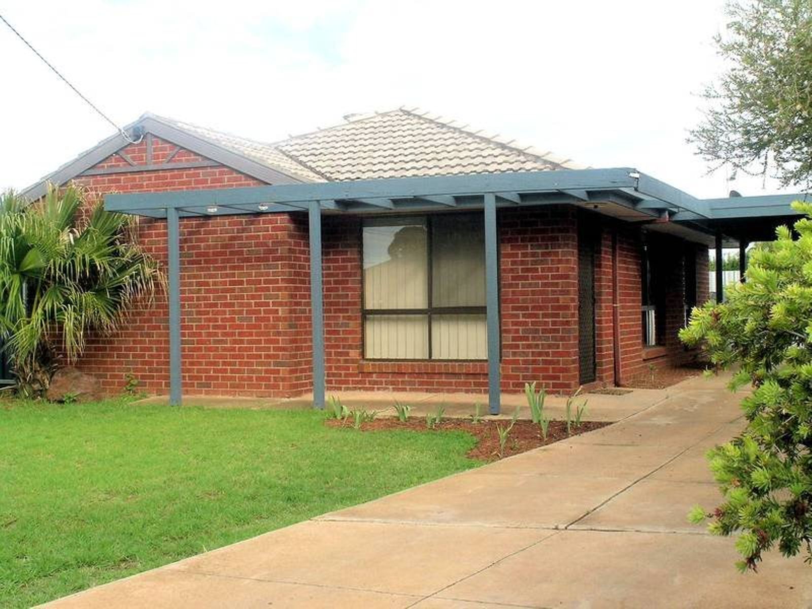2/12 Settlers Drive, Mildura - Image 1