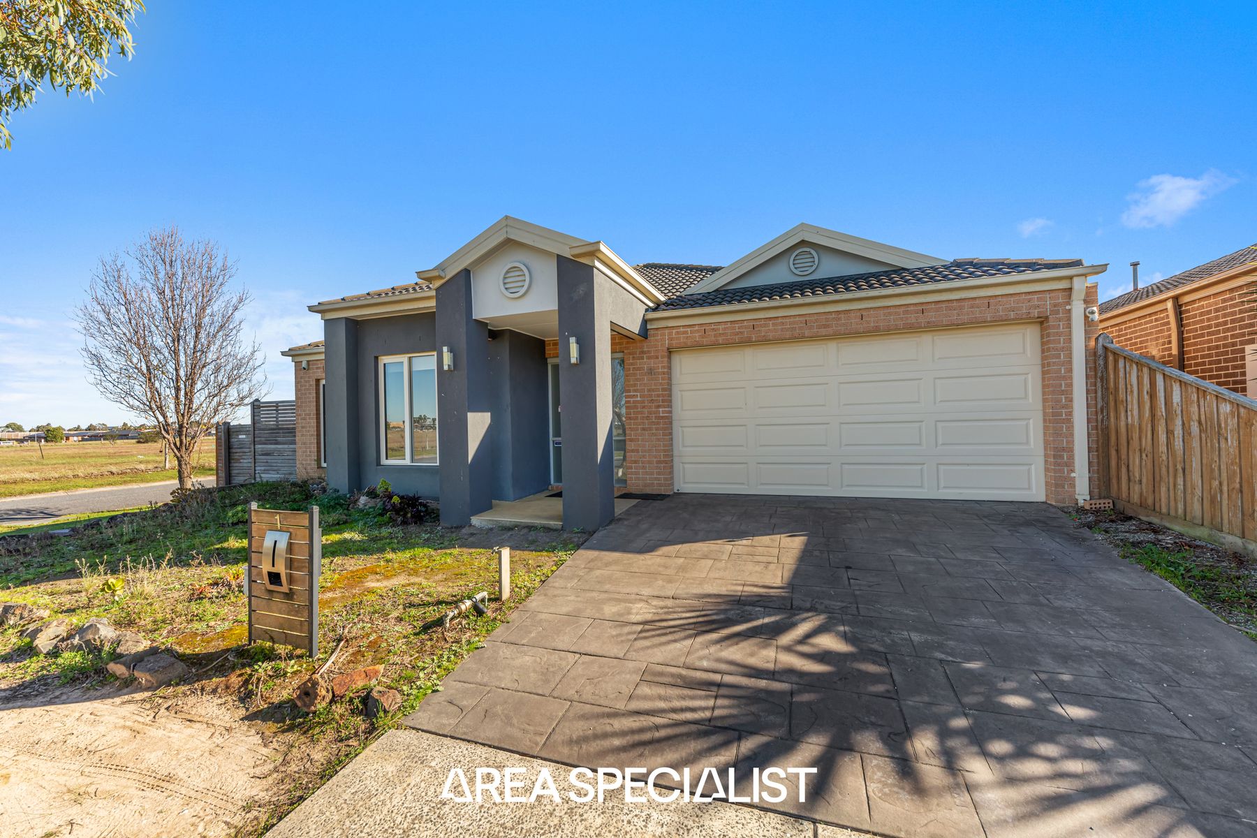 1 Cerreto Mews, Pakenham, VIC 3810, Pakenham - Thumbnail 3