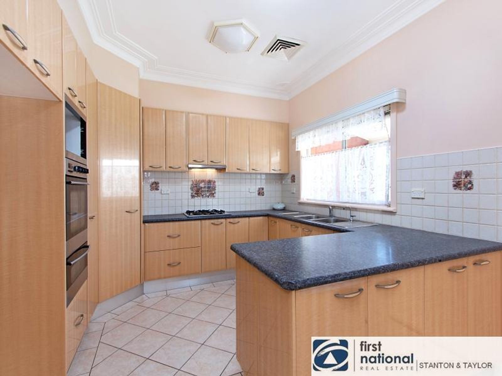 137 Oxford Street, Cambridge Park - Thumbnail 5