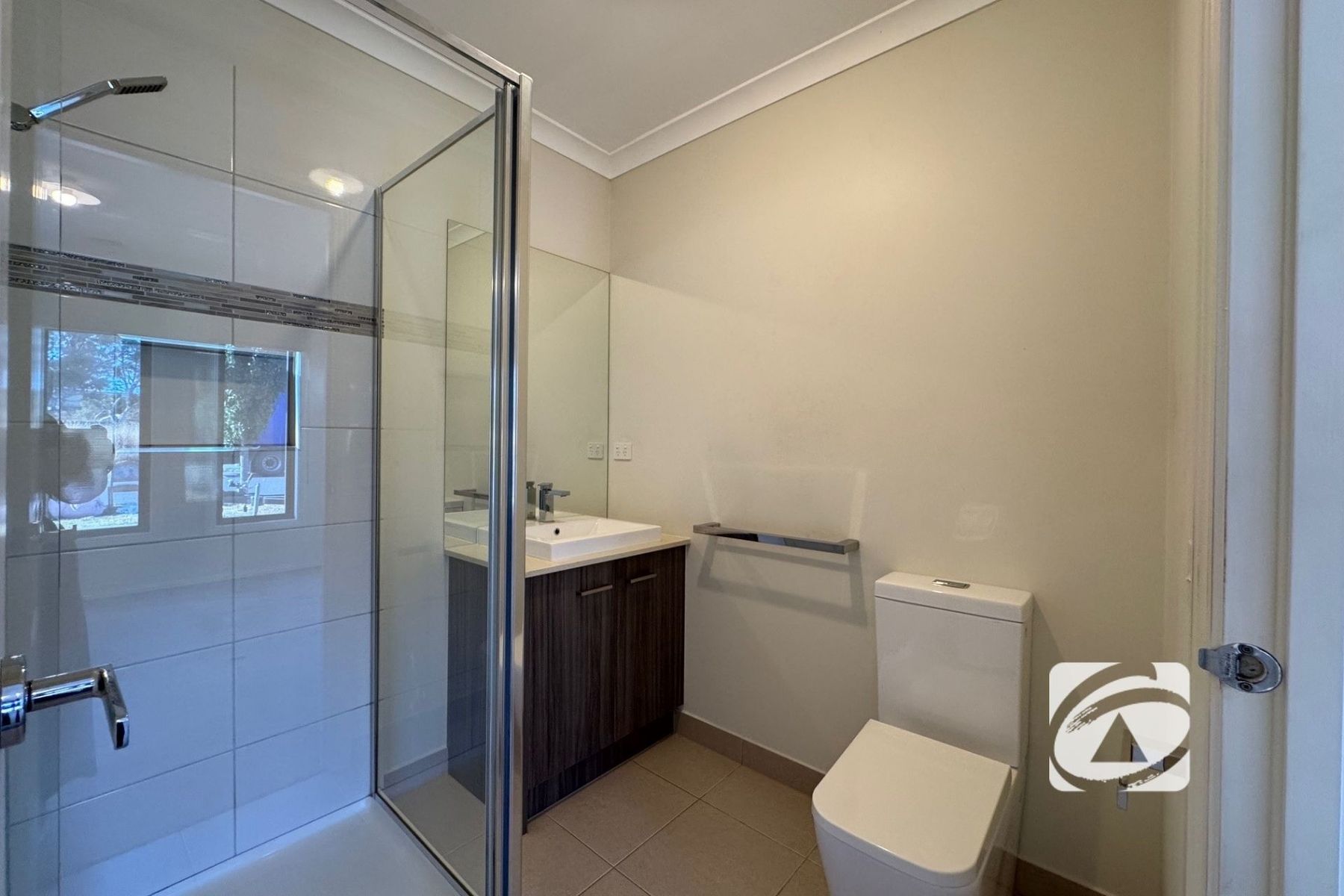 16 Godfrey Avenue, Cranbourne East VIC 3977, Cranbourne East - Thumbnail 3