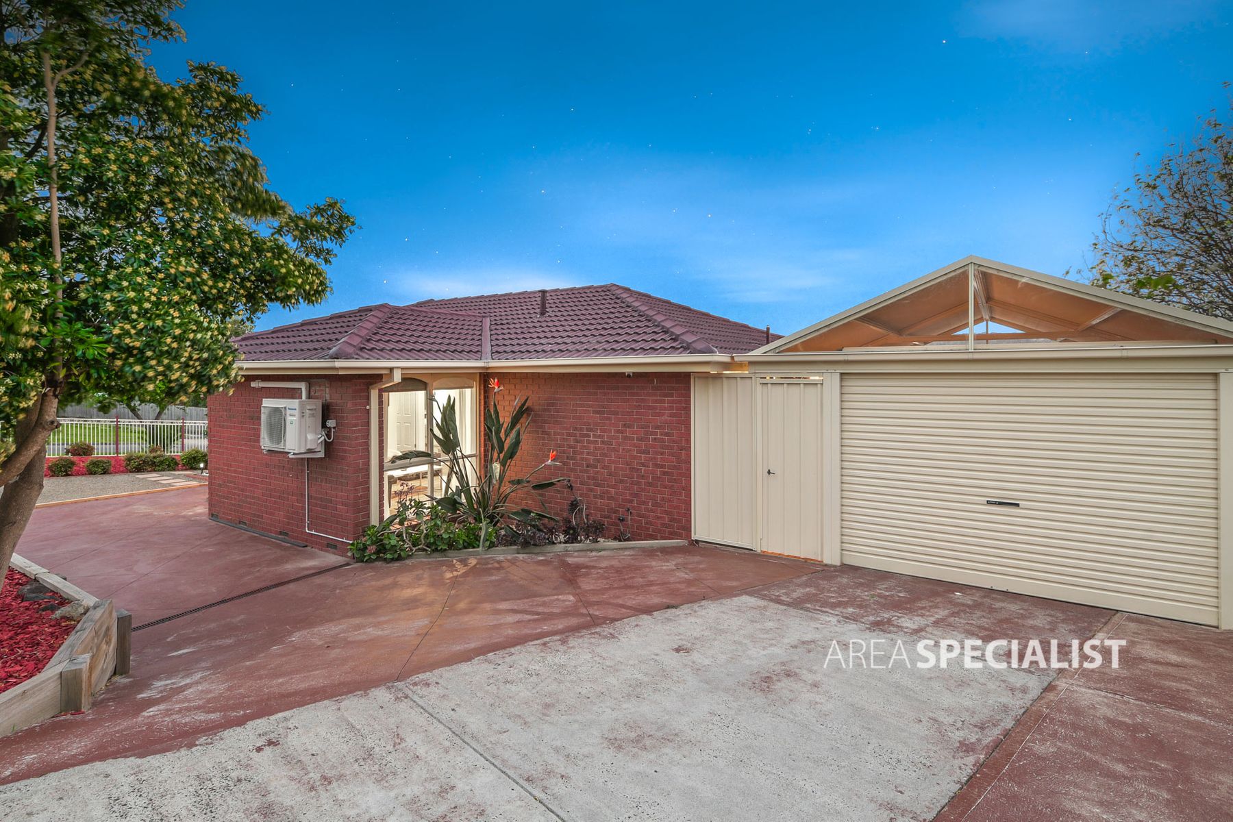 8 Lachlan Drive, Endeavour Hills, VIC 3802, Endeavour Hills - Thumbnail 2
